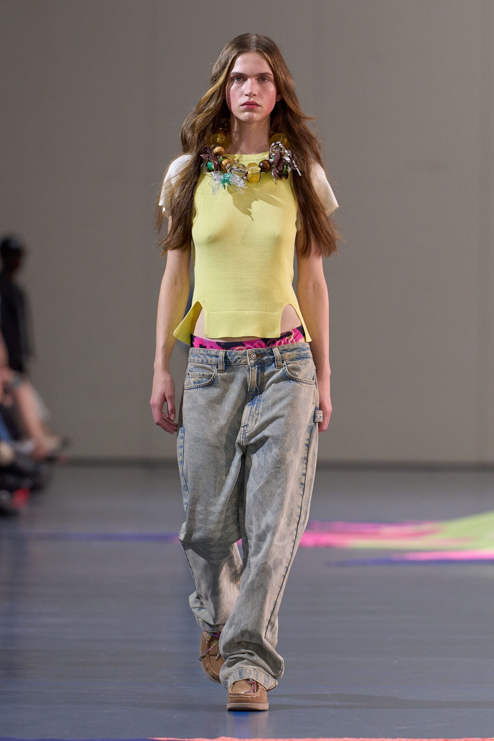 yellow cotton short-sleeve scoop-neck fitted top