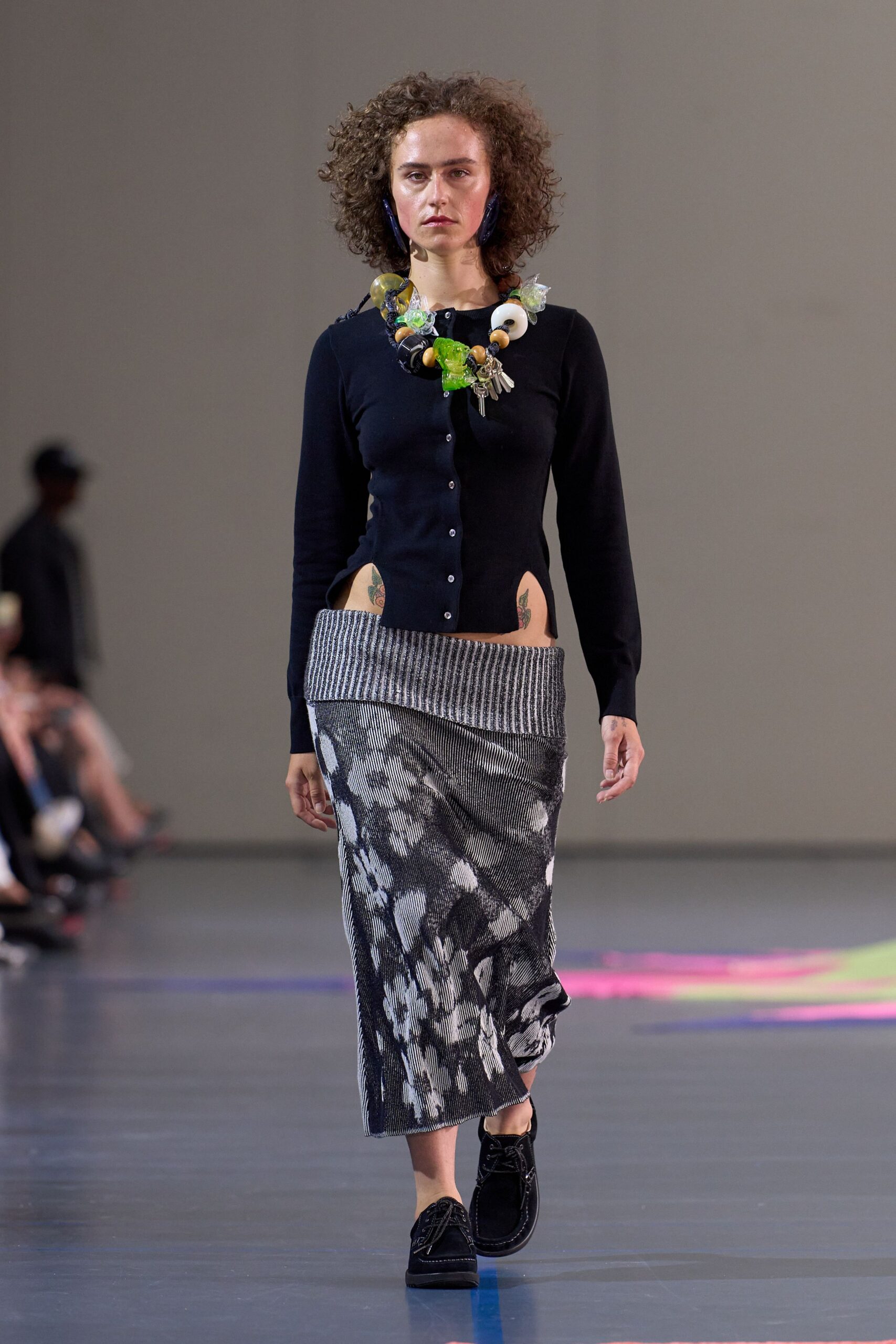 black cotton long-sleeve collared fitted cardigan