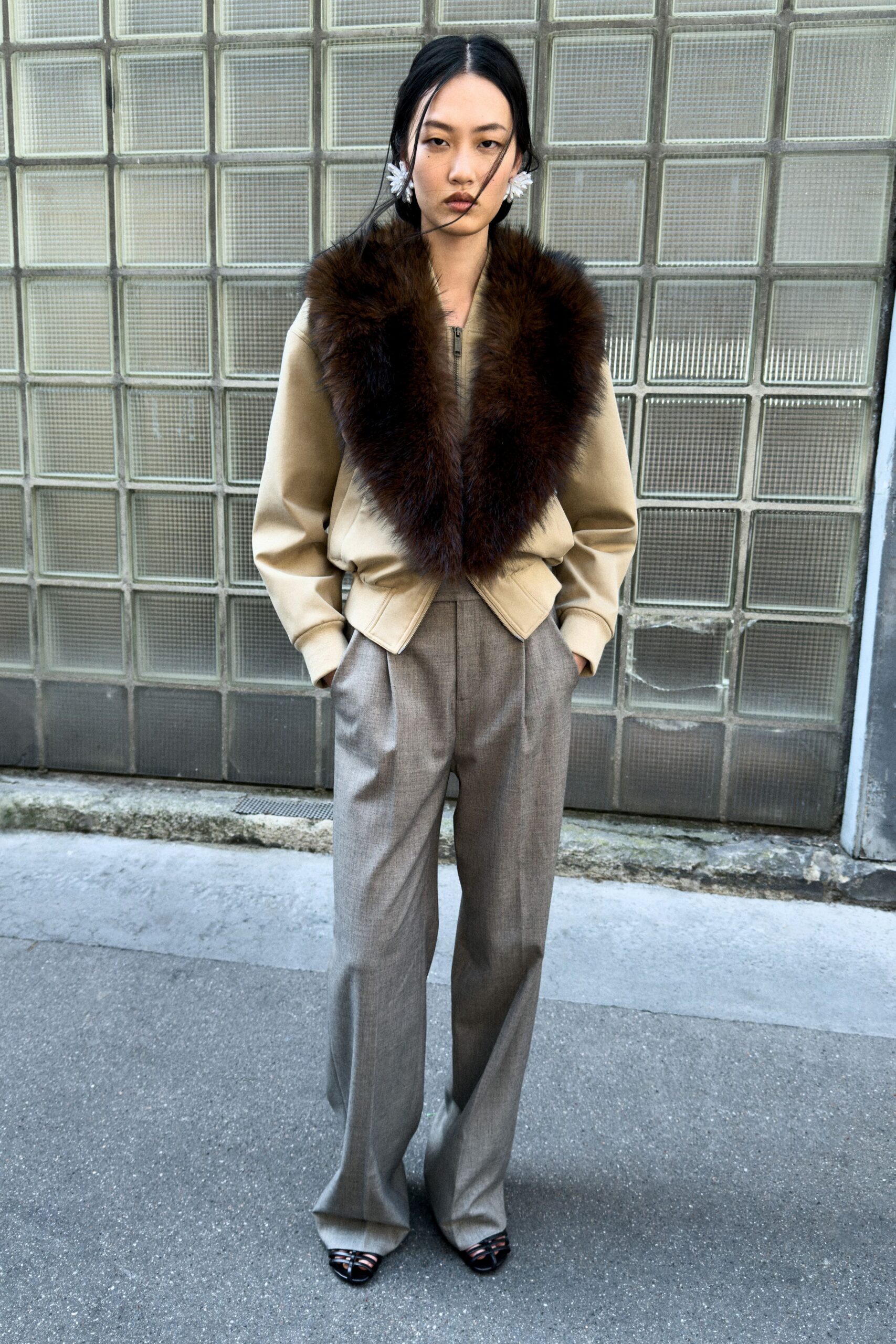 beige cotton long-sleeve collared relaxed zippered jacket