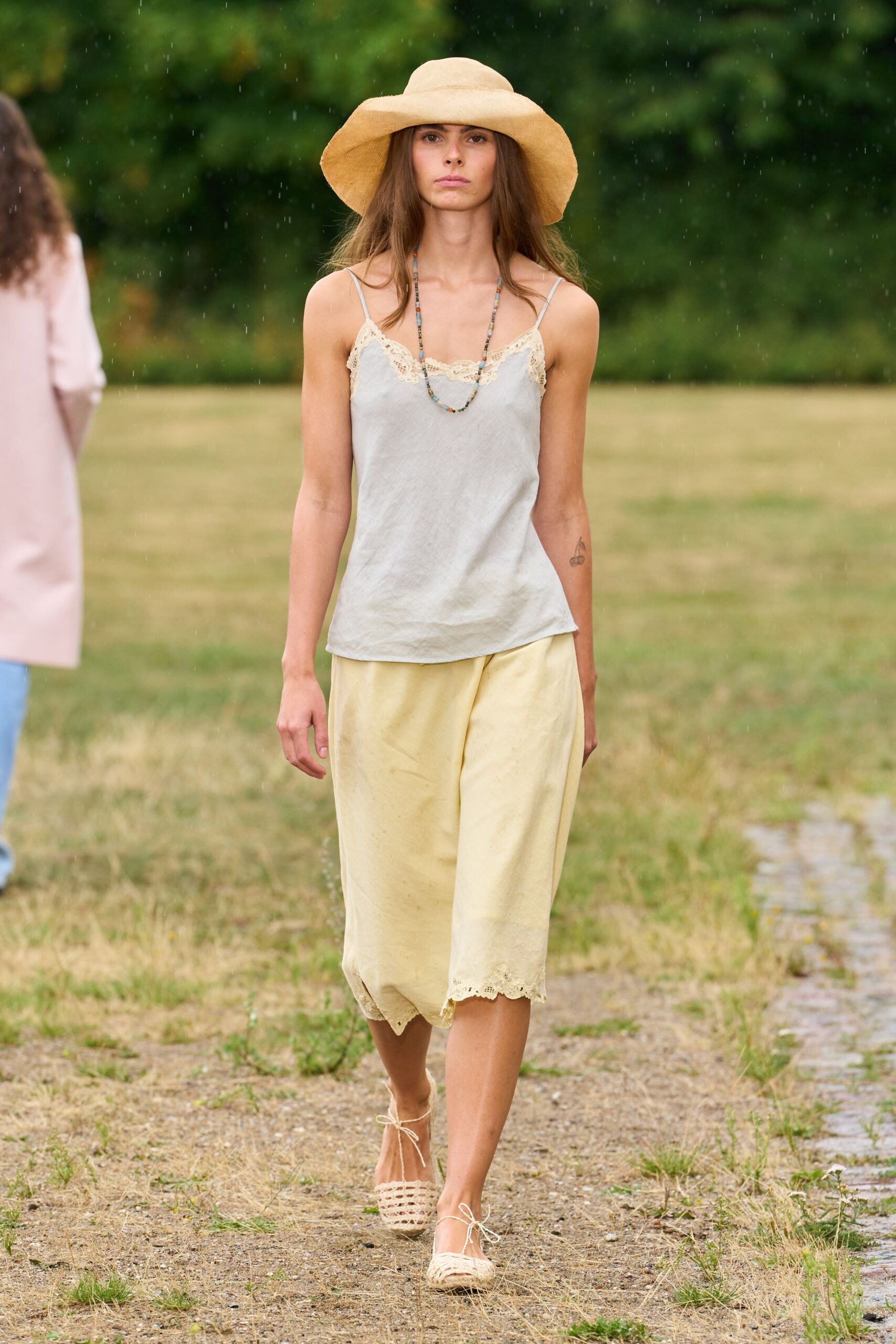 gray tank-top yellow culottes
