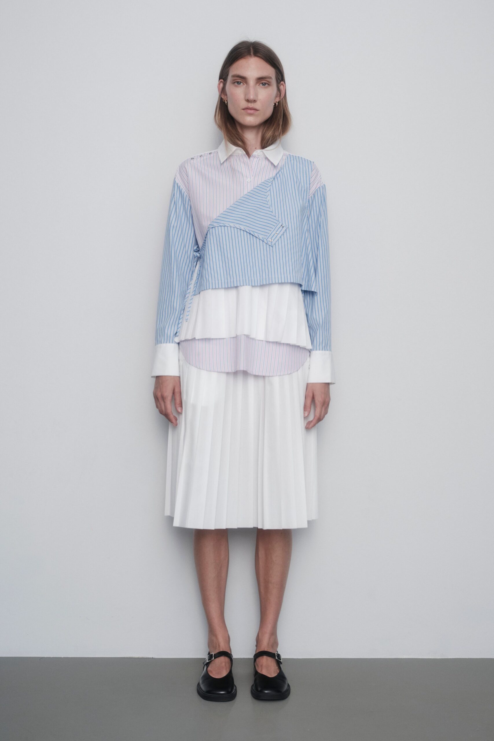 blue cotton long-sleeve collared fitted buttoned shirt