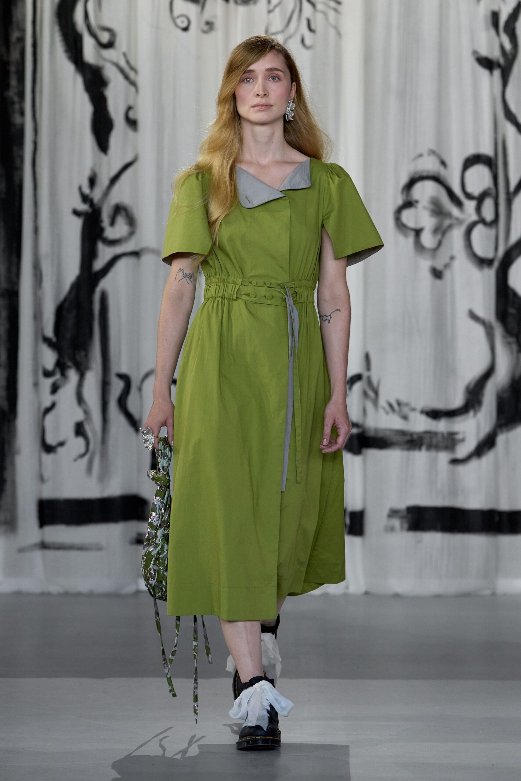 green cotton short-sleeve collared relaxed belted pleated dress