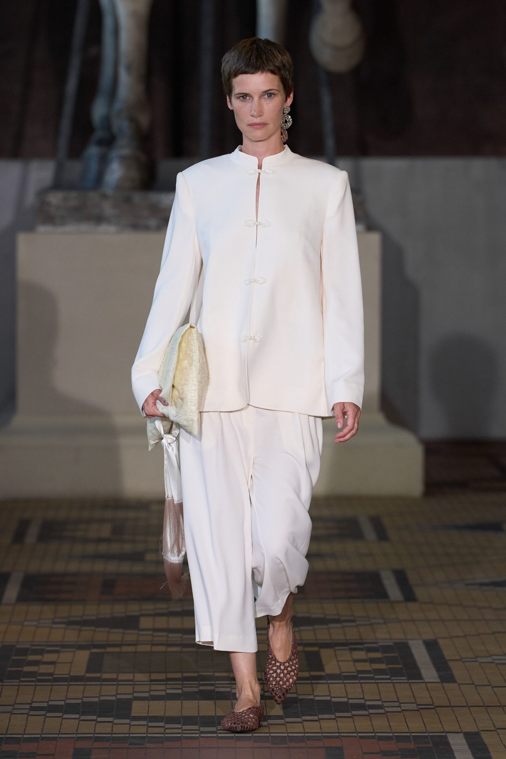 white cotton long-sleeve collared relaxed jacket