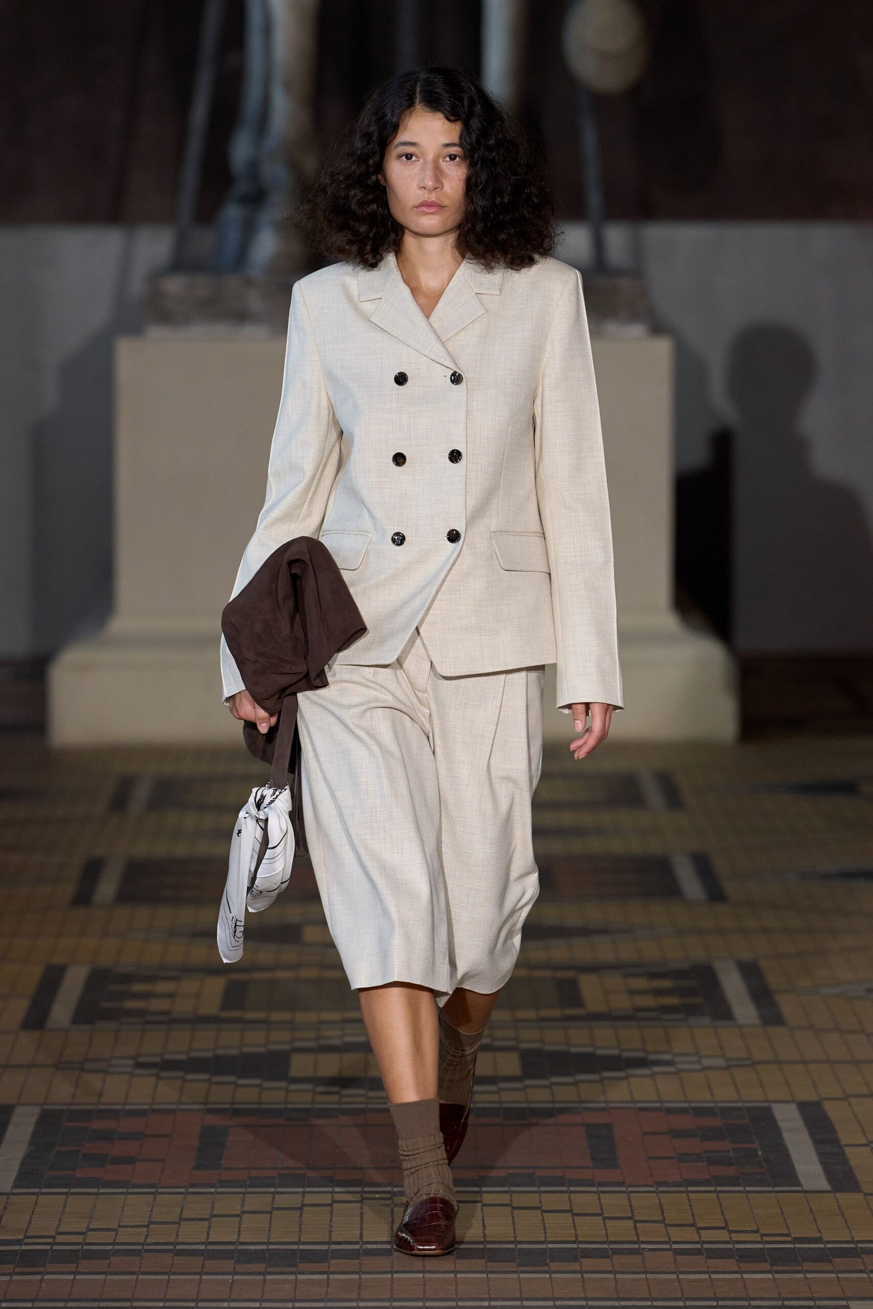 beige cotton long-sleeve collared tailored buttoned suit