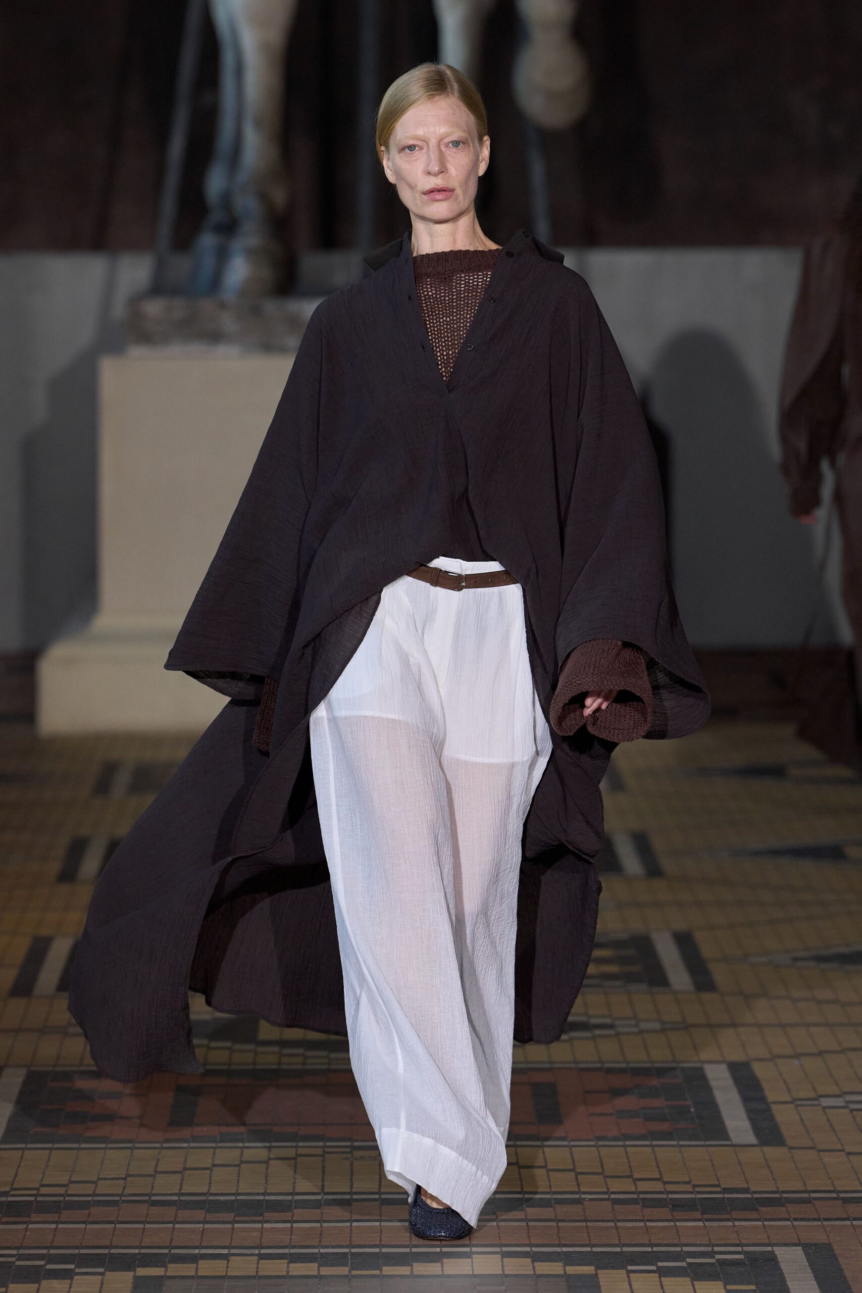 black cotton long-sleeve relaxed layered cape