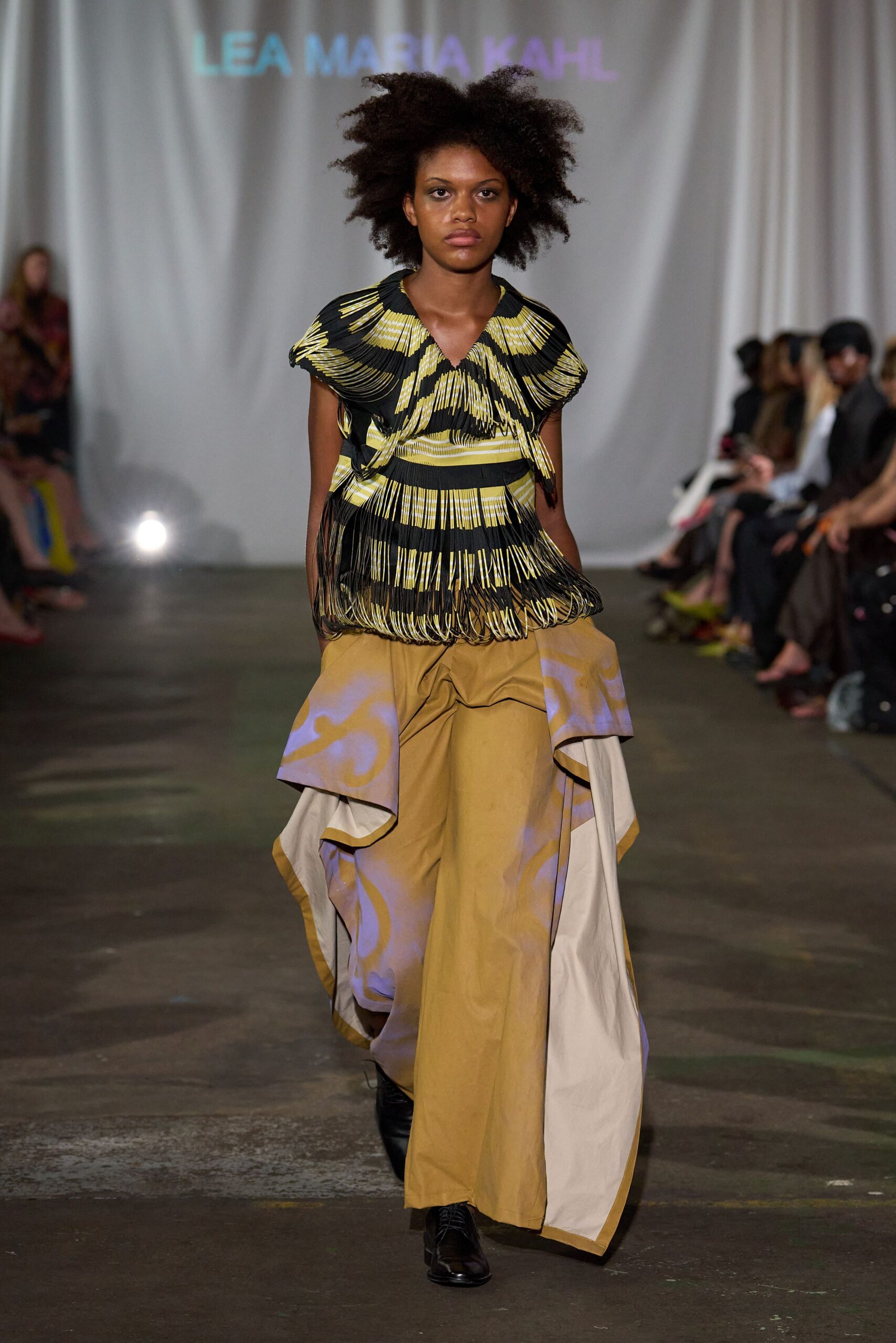 beige cotton fitted wide-leg pants