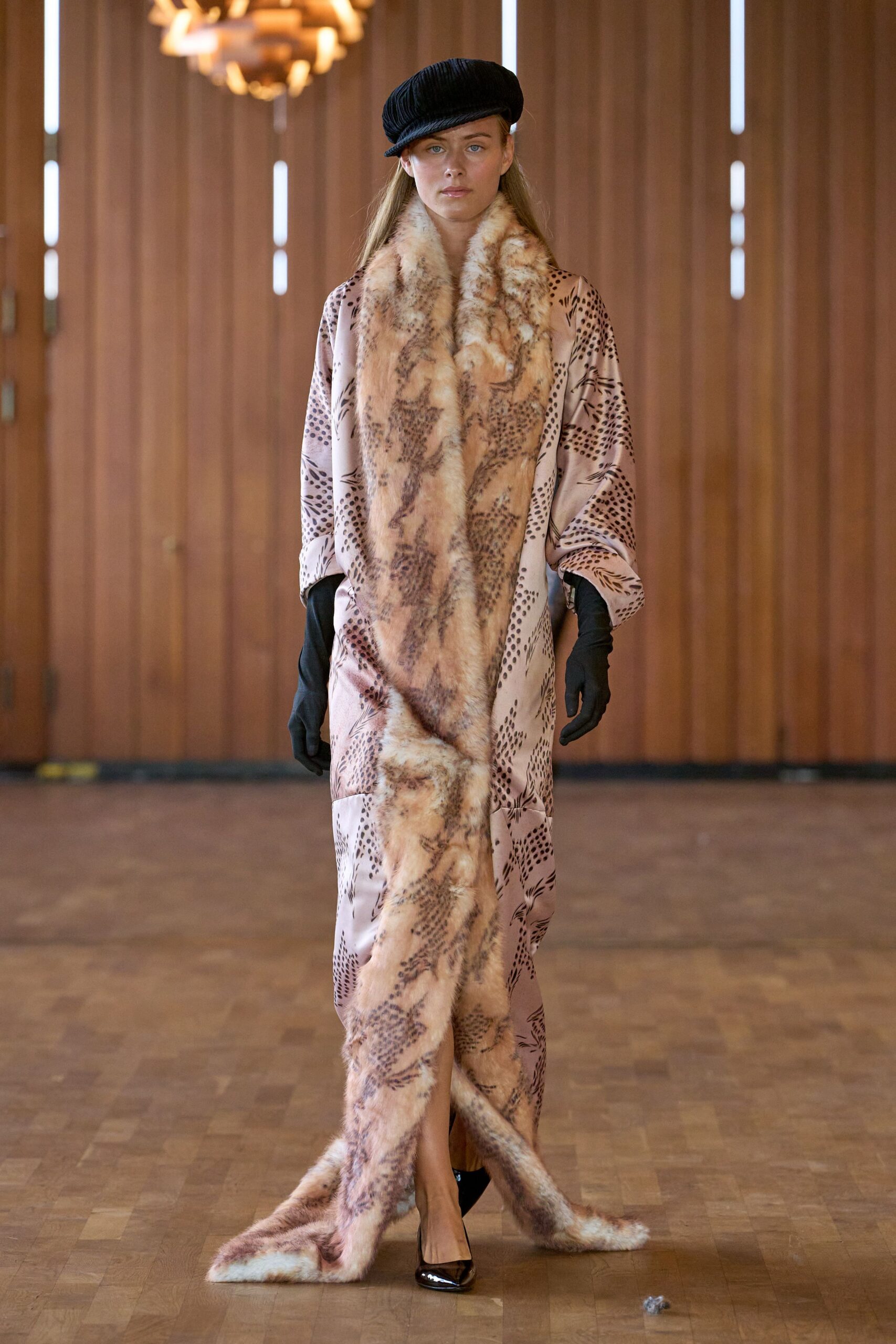 pink faux-fur long-sleeve relaxed printed maxi coat