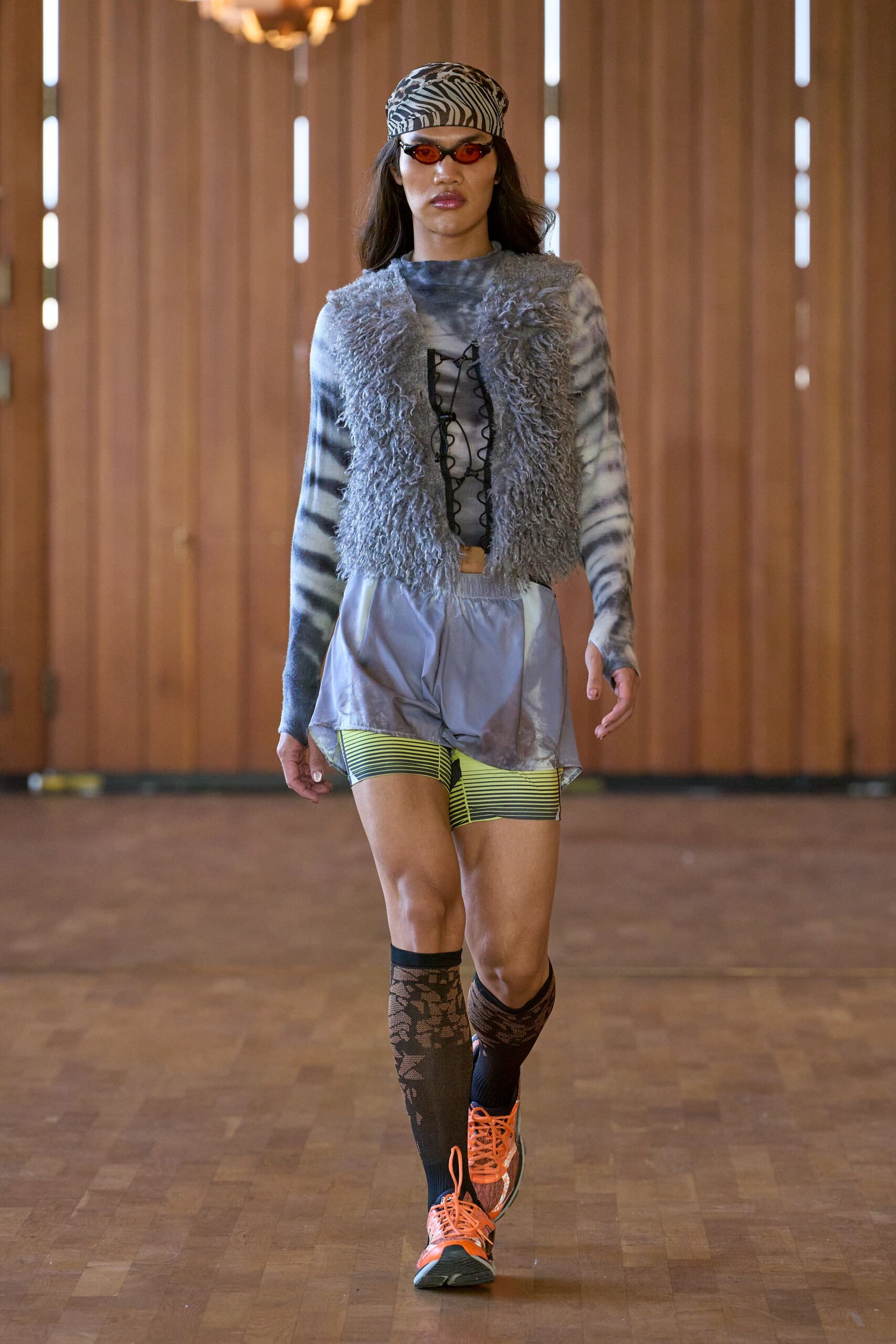 gray cotton fitted zippered short shorts