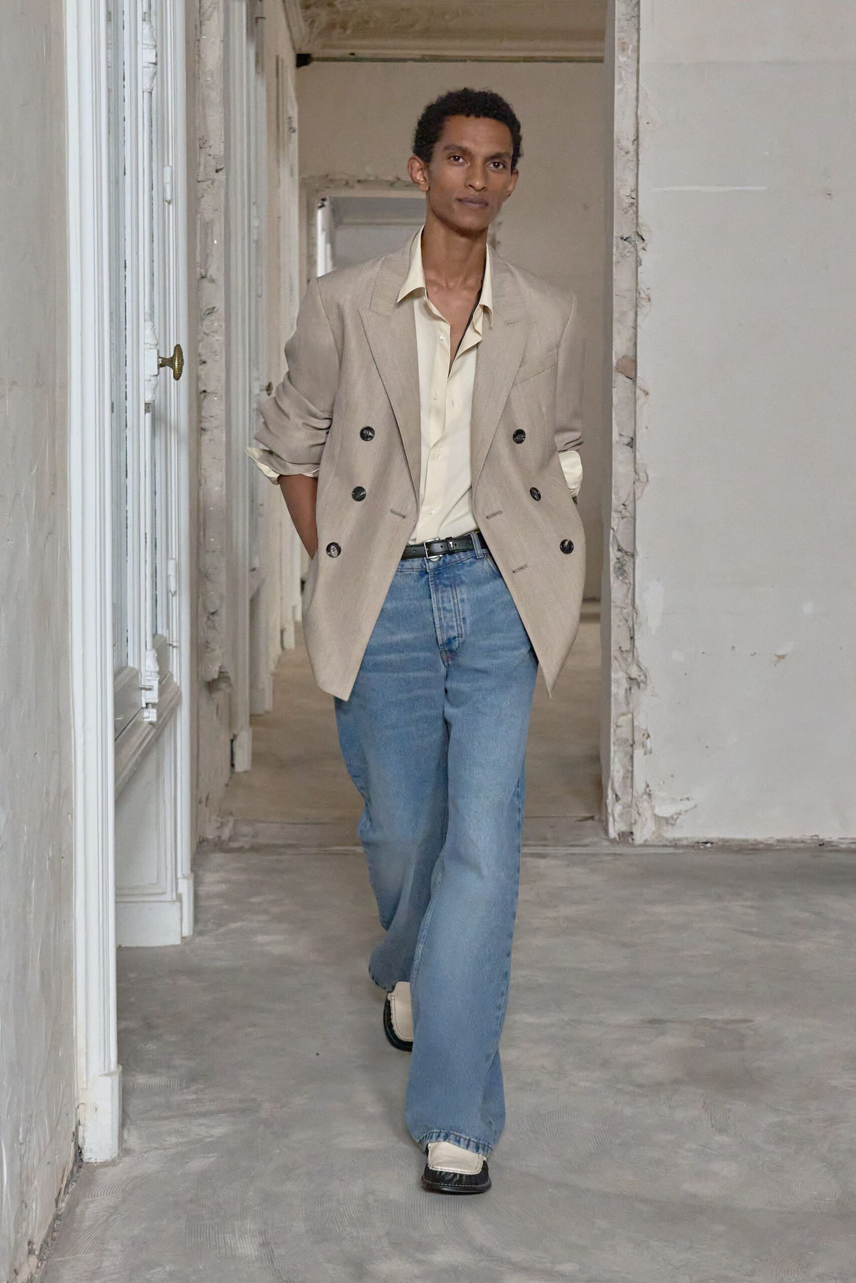 ivory unknown collared long-sleeve relaxed buttoned shirt