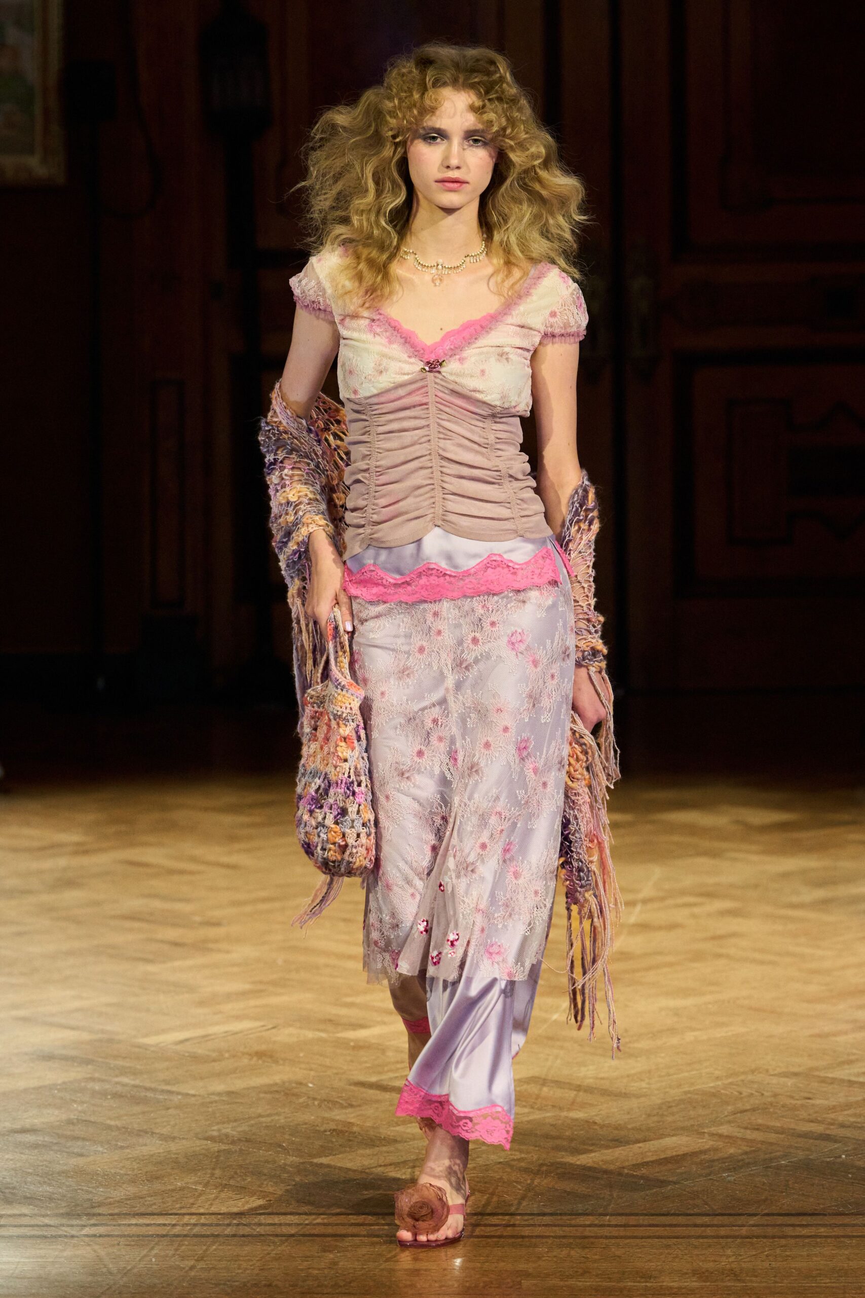 ruched lace-trim floral top