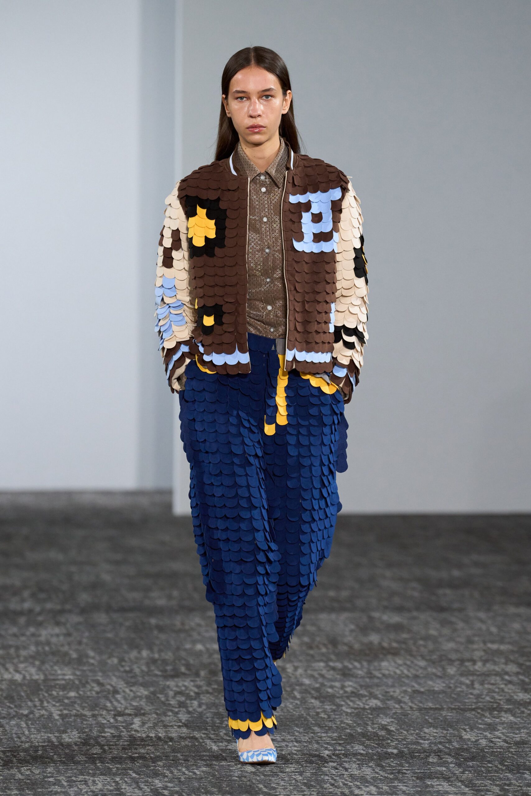 brown unknown collared long-sleeve buttoned printed shiny shirt