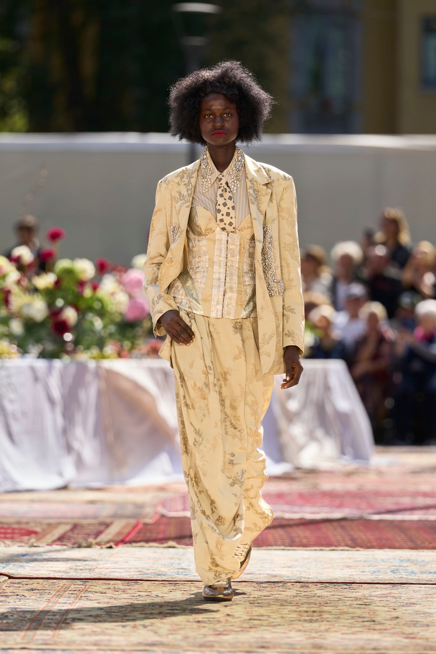 embroidered floral jacquard blazer