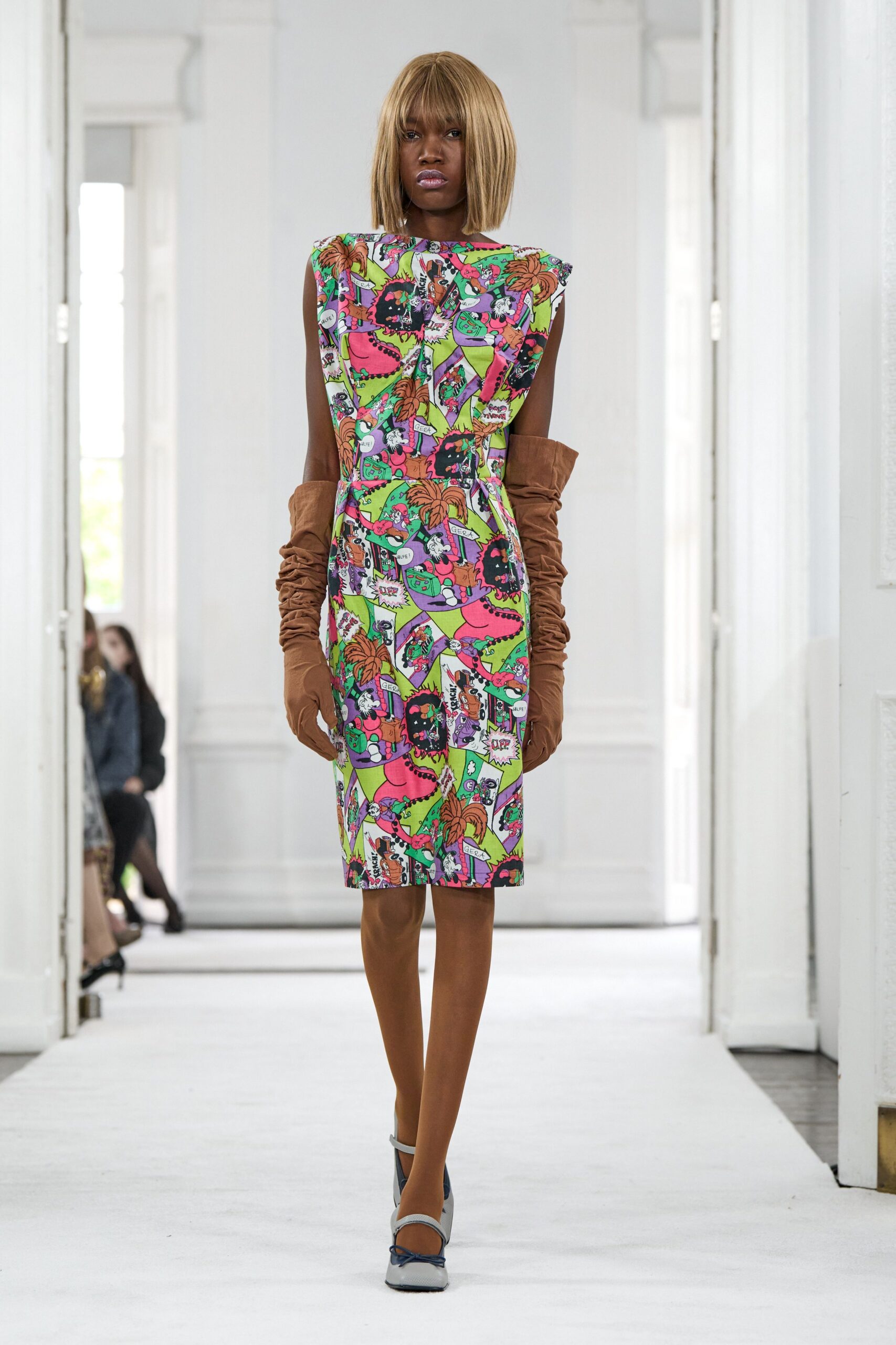 comic-print padded-shoulder midi dress