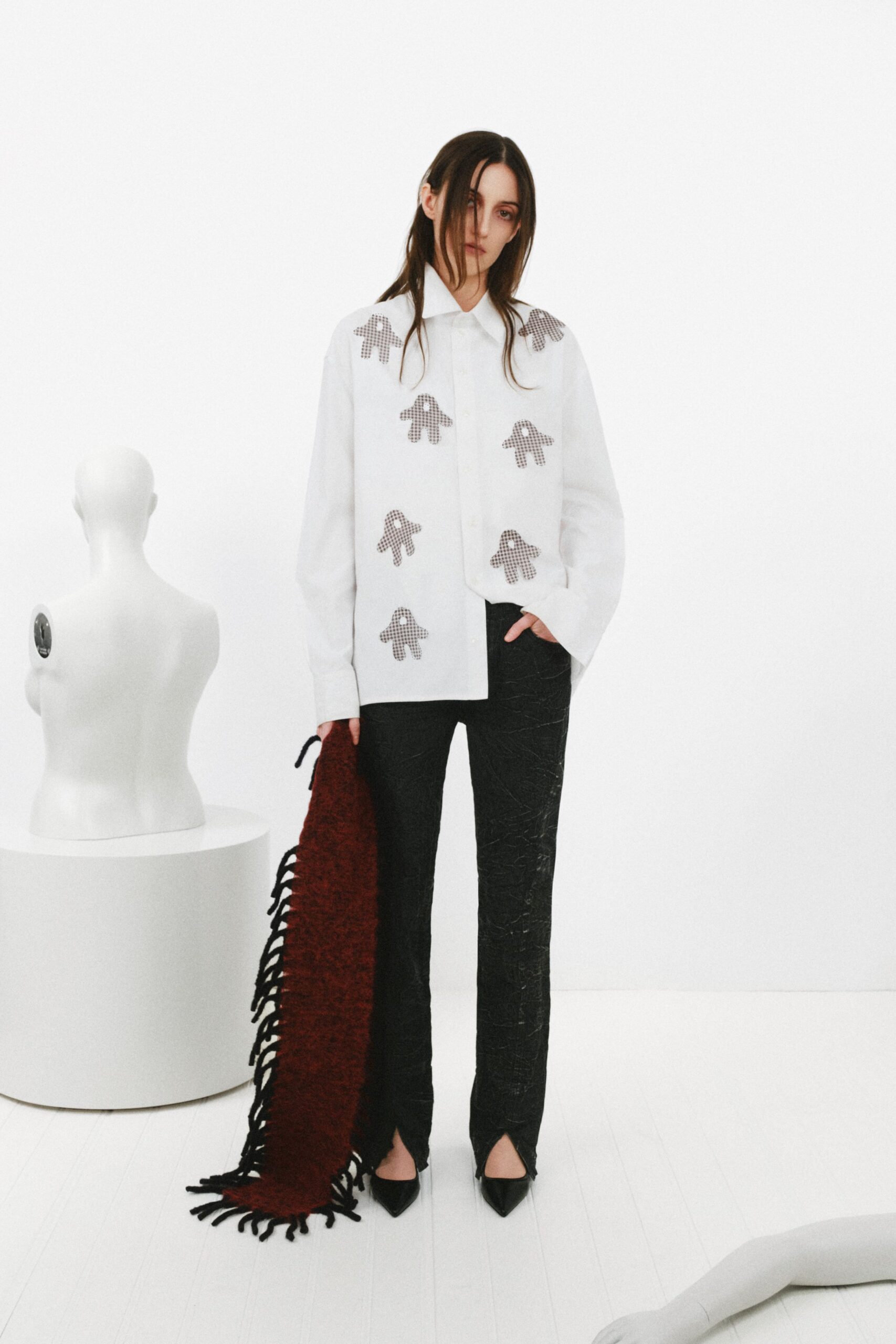white appliqué motif shirt