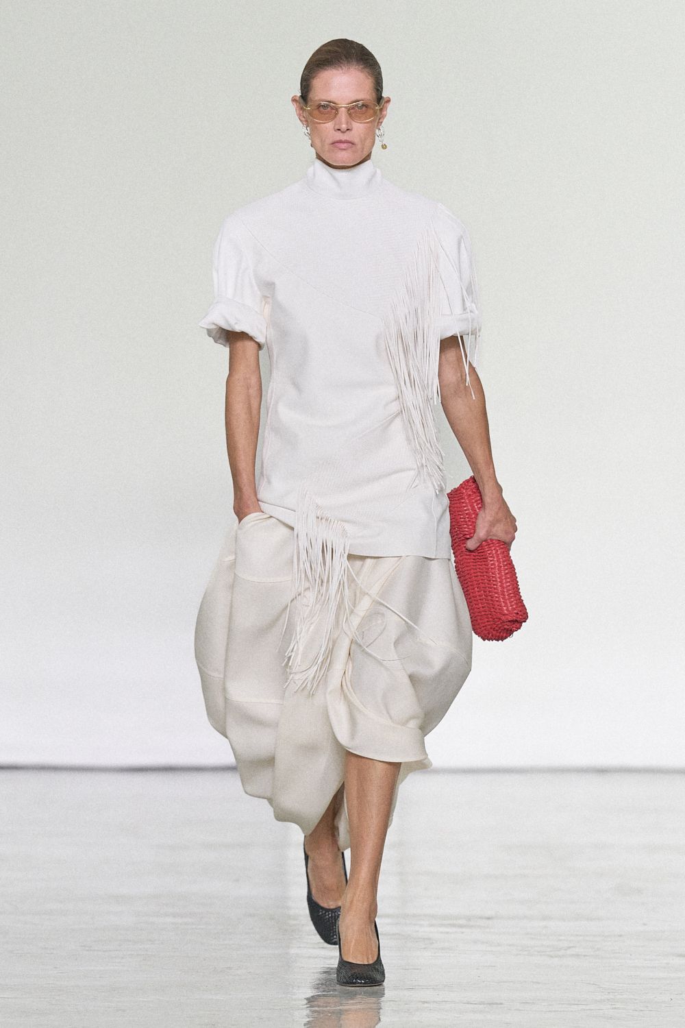 white knit short-sleeve turtleneck fitted fringed textured top