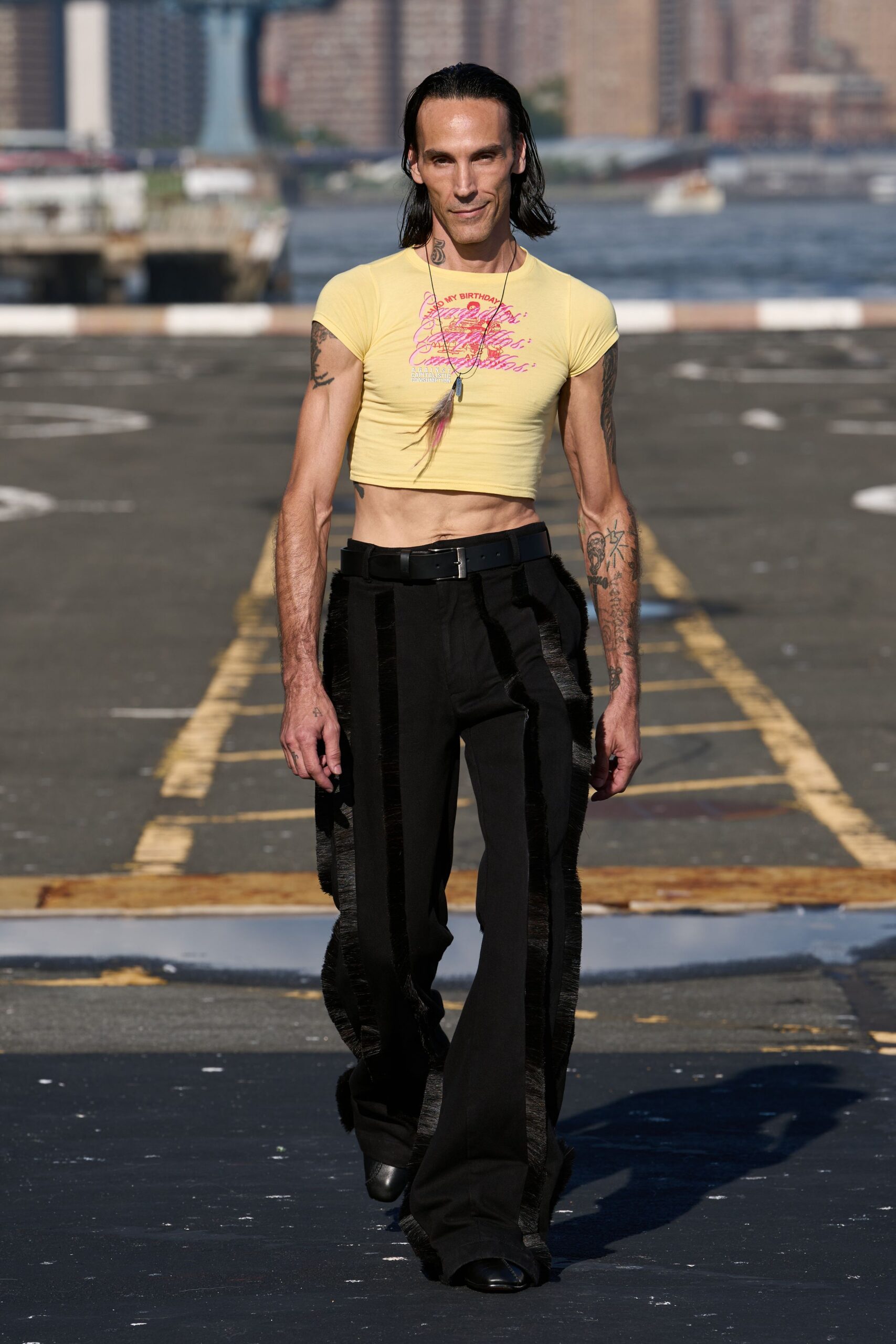 yellow jersey short-sleeve scoop-neck fitted printed cropped crop-top