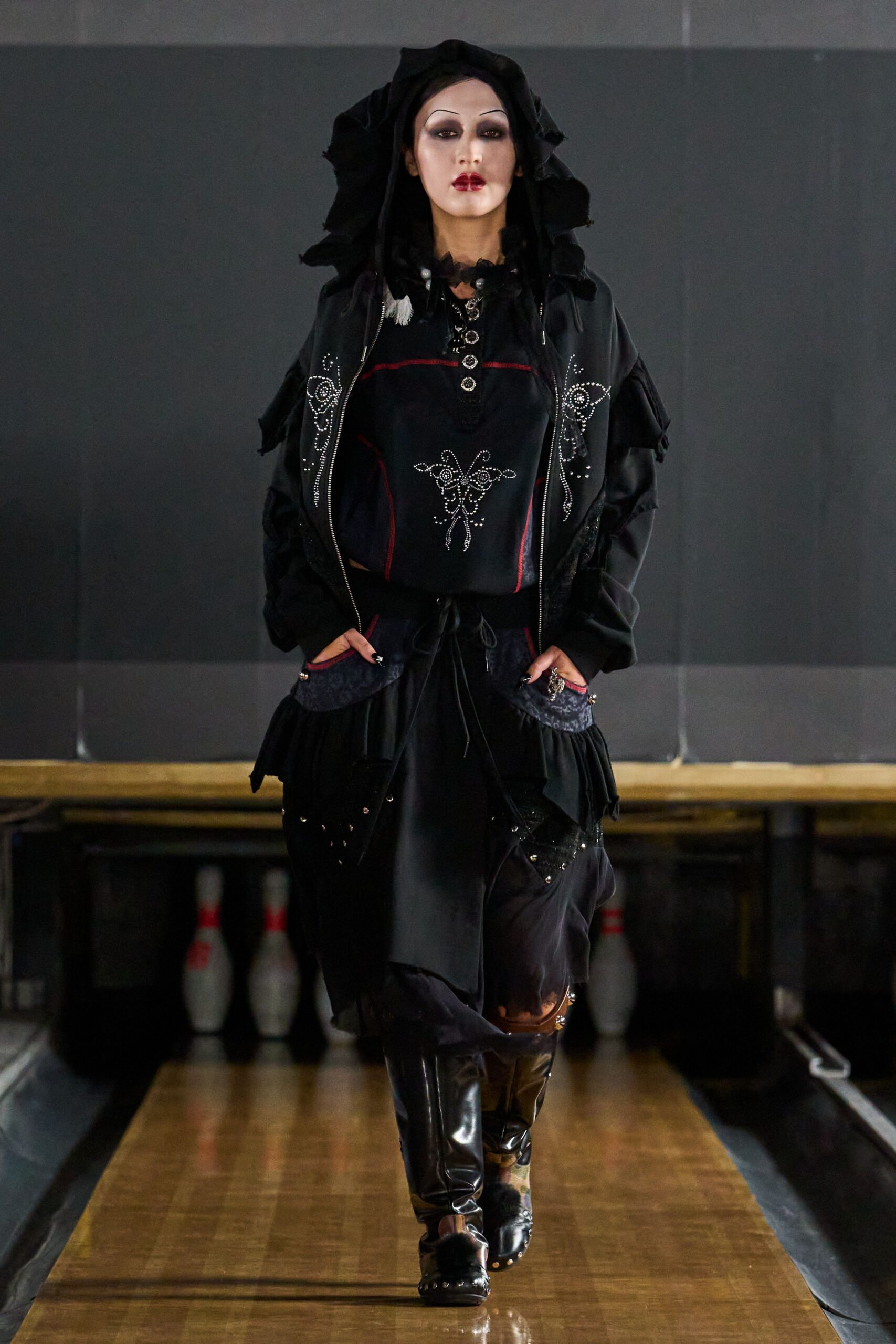 ruffle hood embroidered black jacket