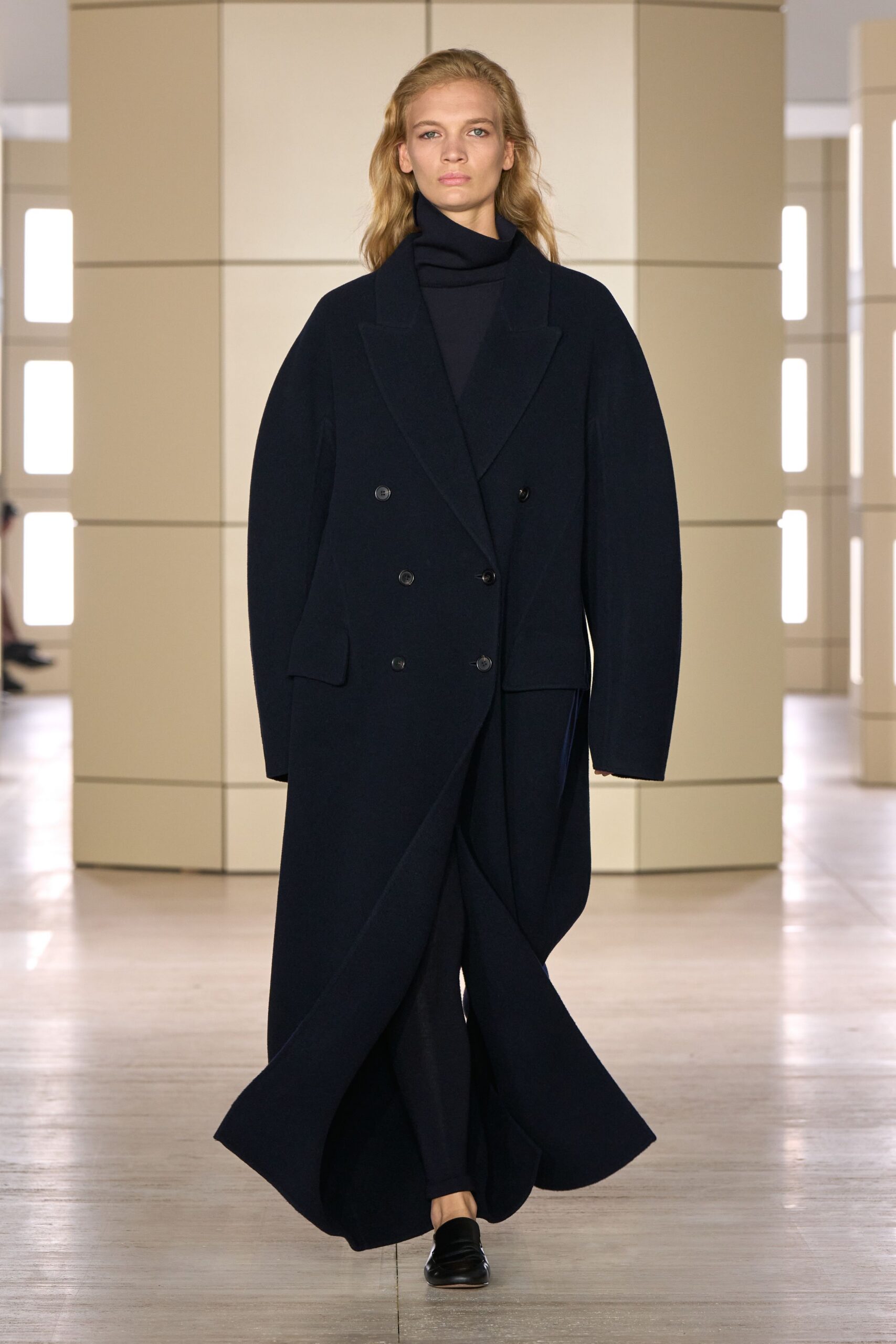 blue wide-leg pants