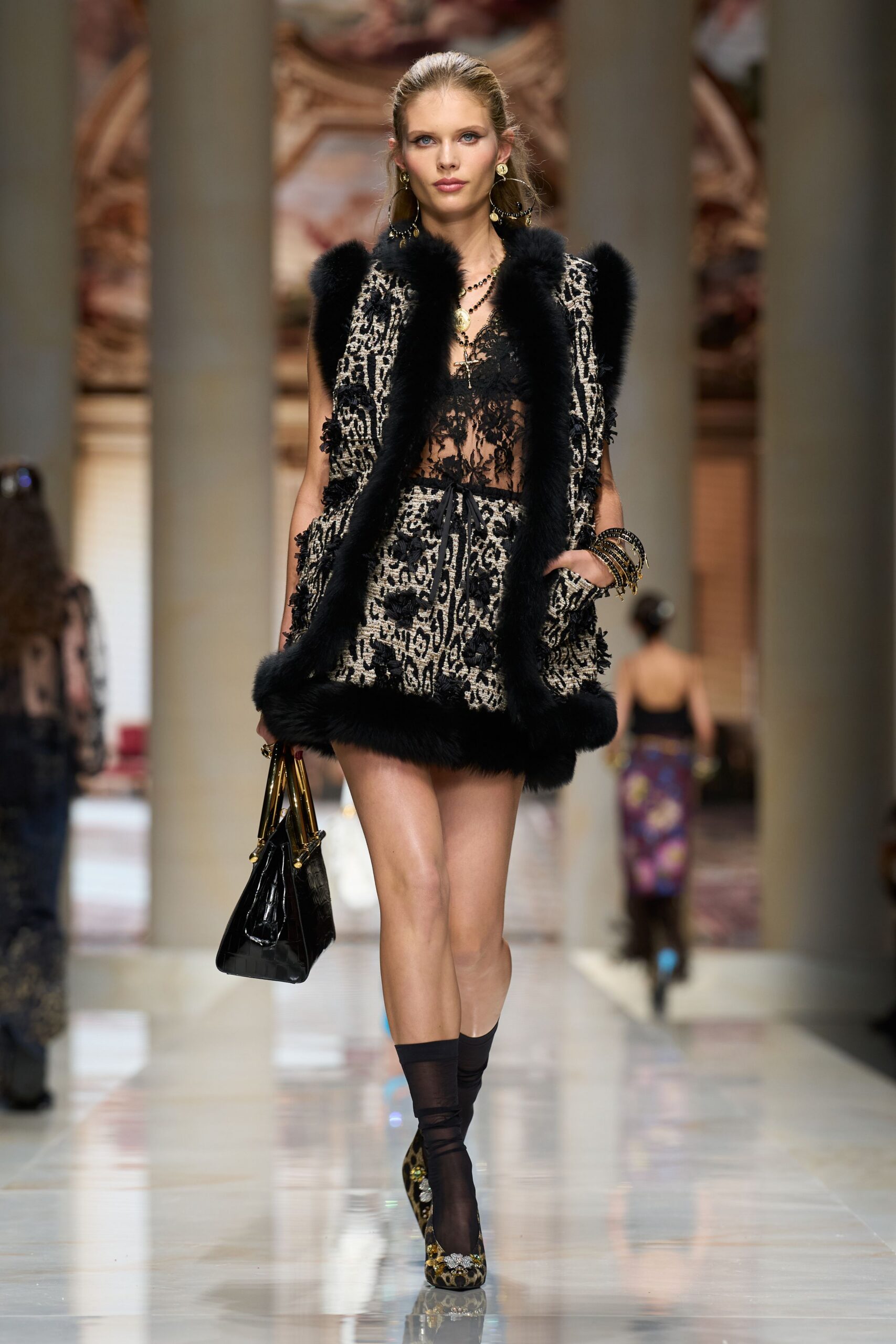 fur-trimmed tweed mini gilet