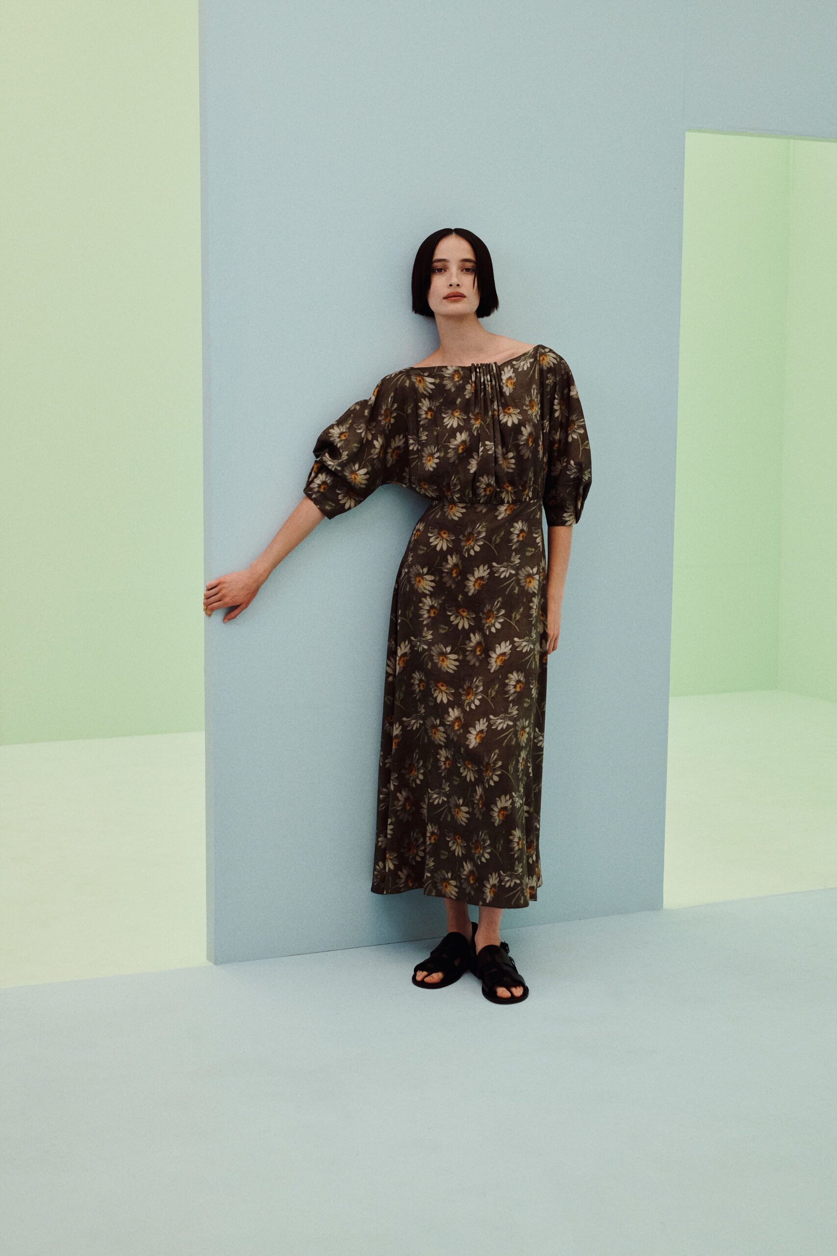 daisy-print boat-neck maxi dress