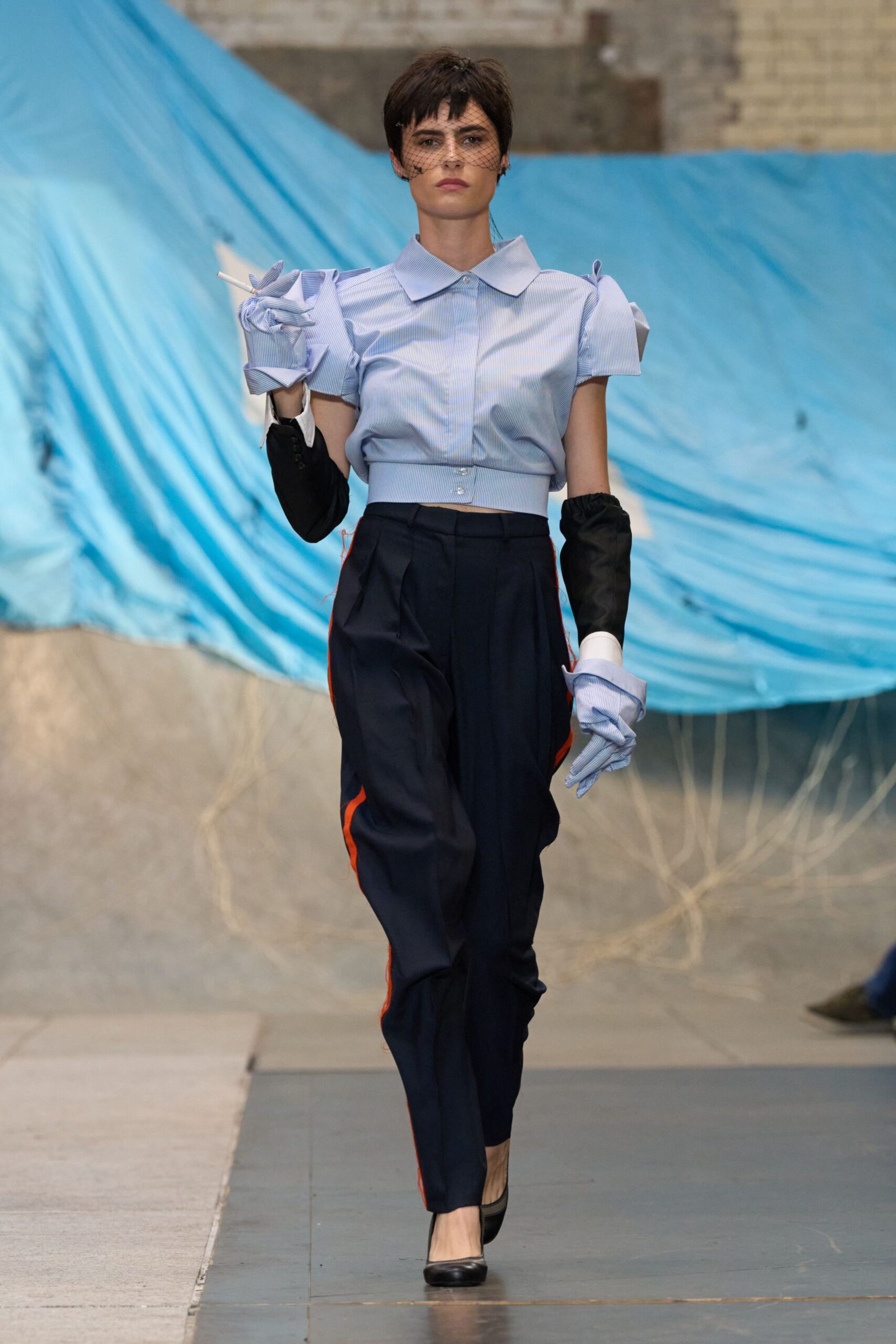 blue cotton collared short-sleeve fitted striped cropped shirt