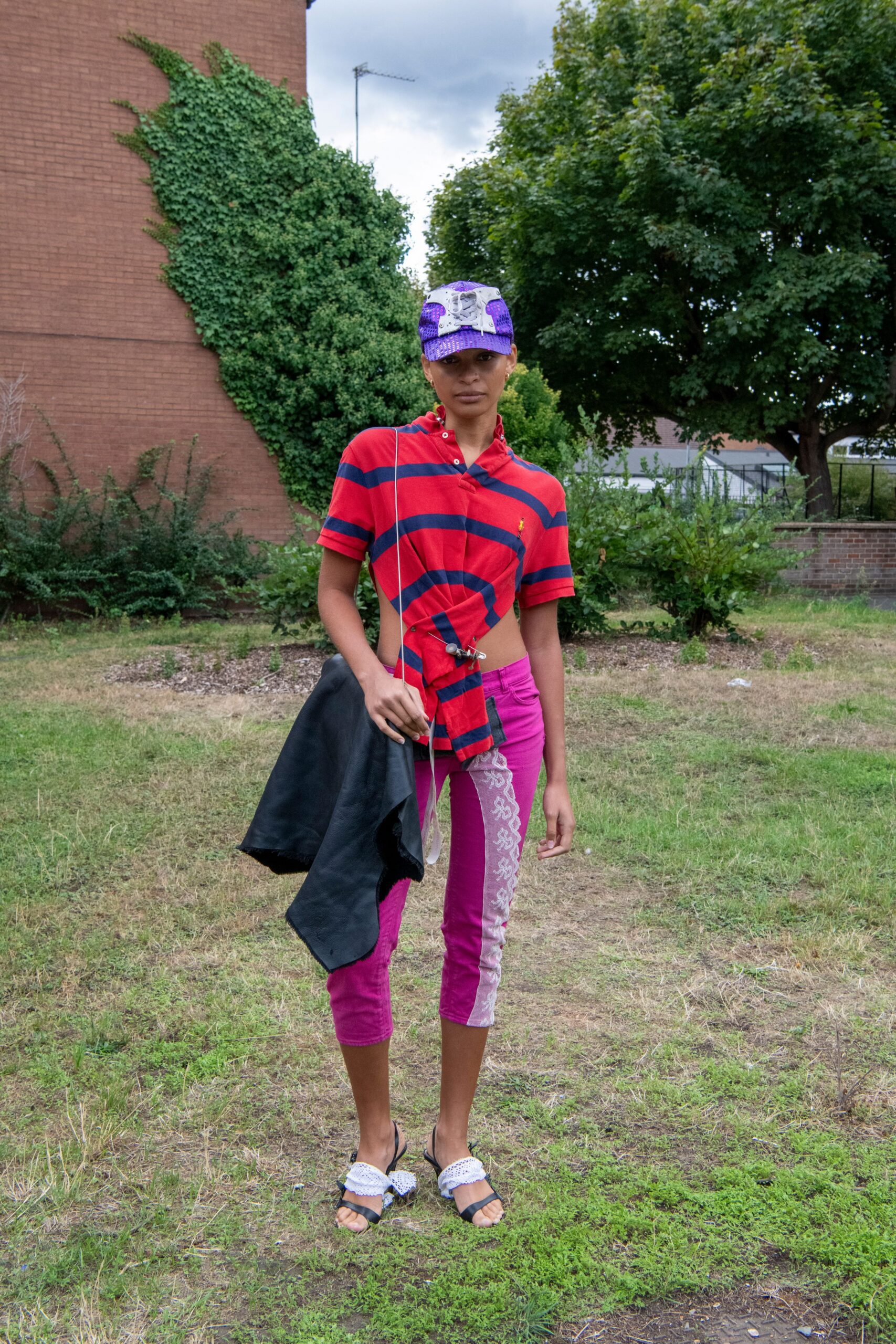 pink unknown fitted panelled embroidered textured cropped pants