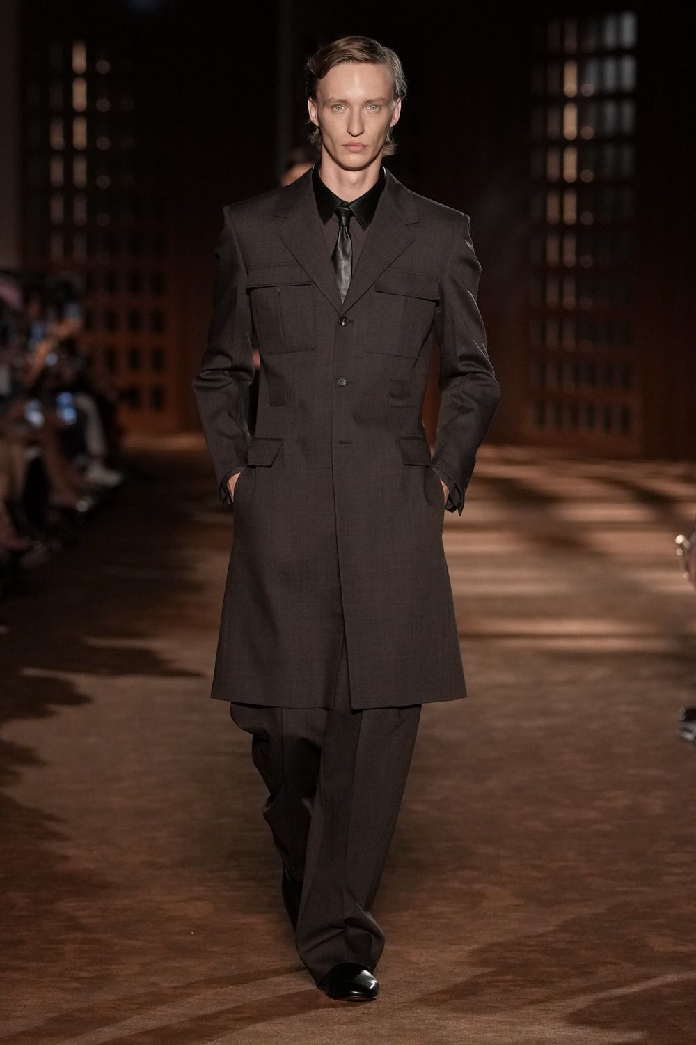 brown unknown long-sleeve collared tailored buttoned pockets coat