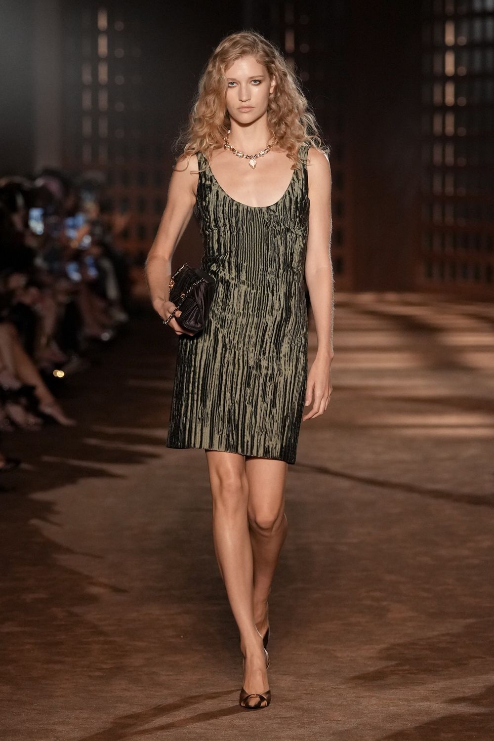 woodgrain print scoop-neck mini dress