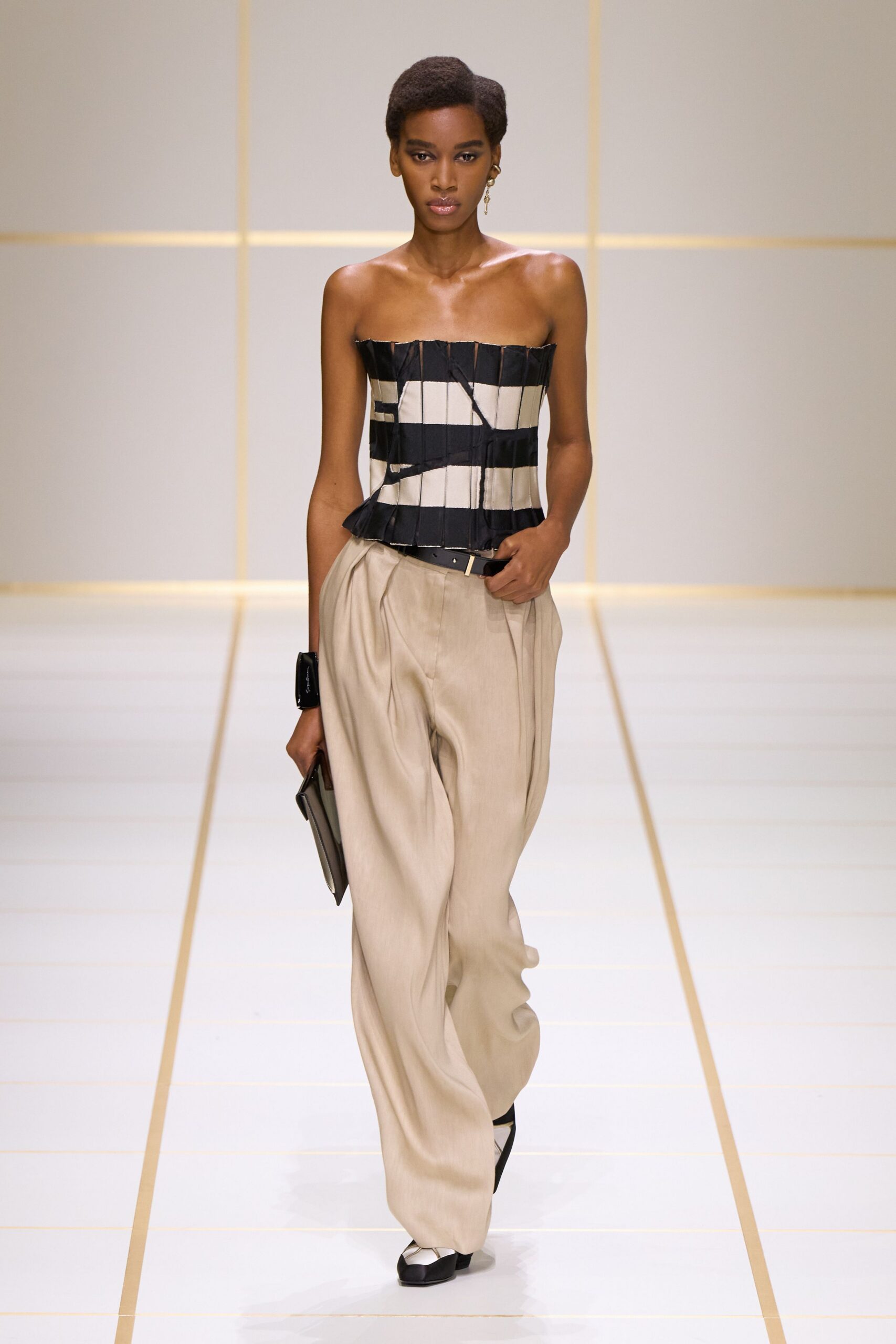 beige unknown high-waisted wide-leg pleated flowing pants