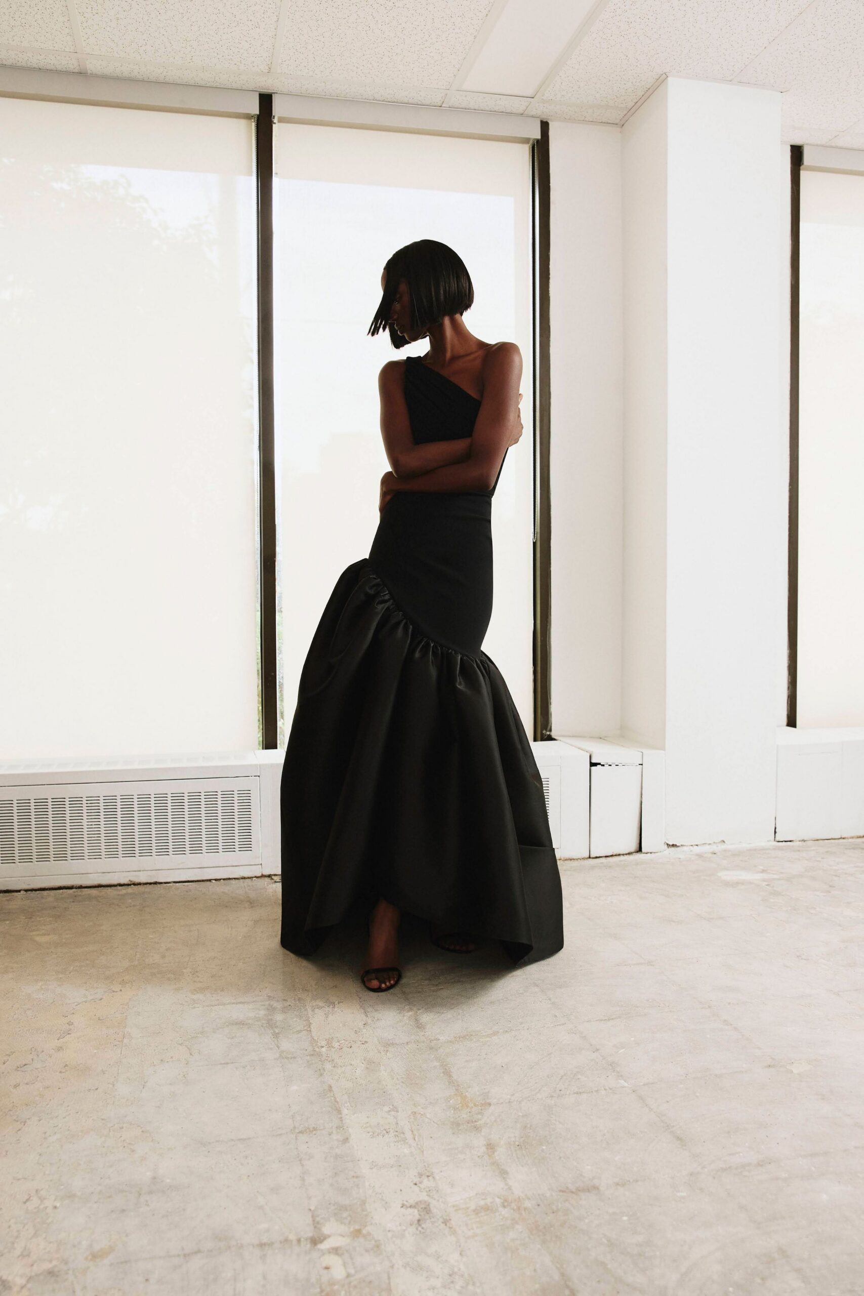 black one-shoulder mermaid gown