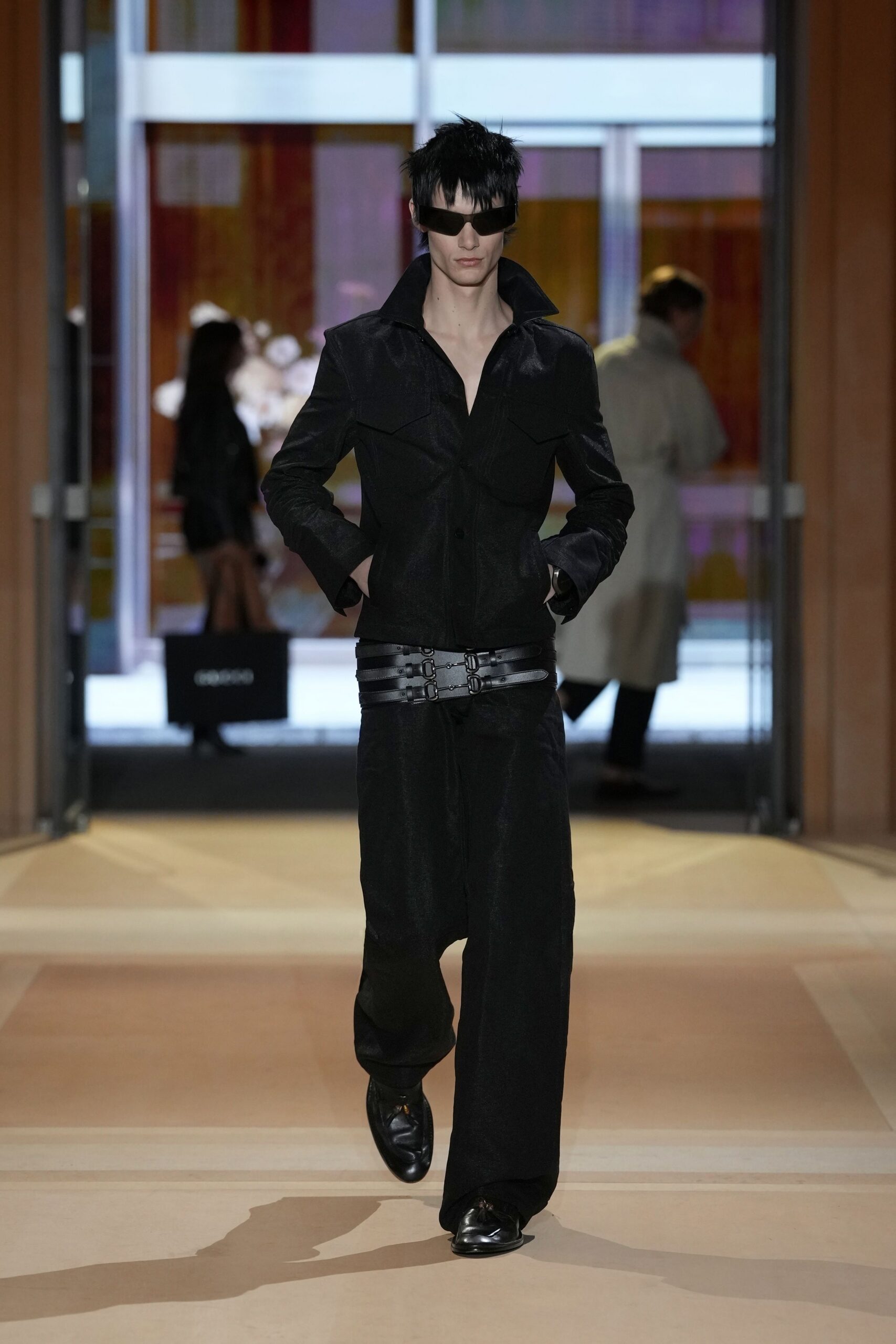 black pointed collar cropped jacket