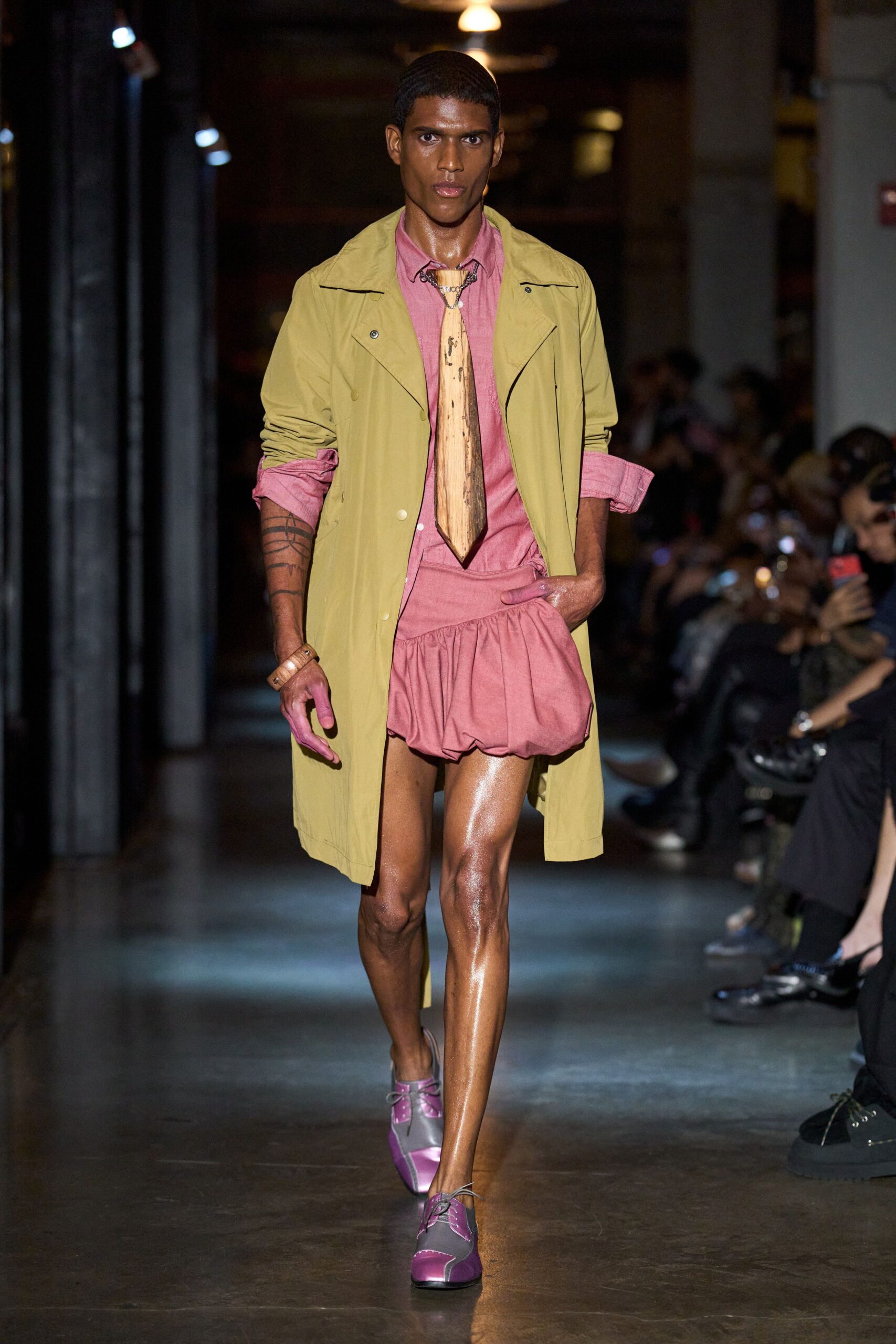 pink unknown ruched short shorts