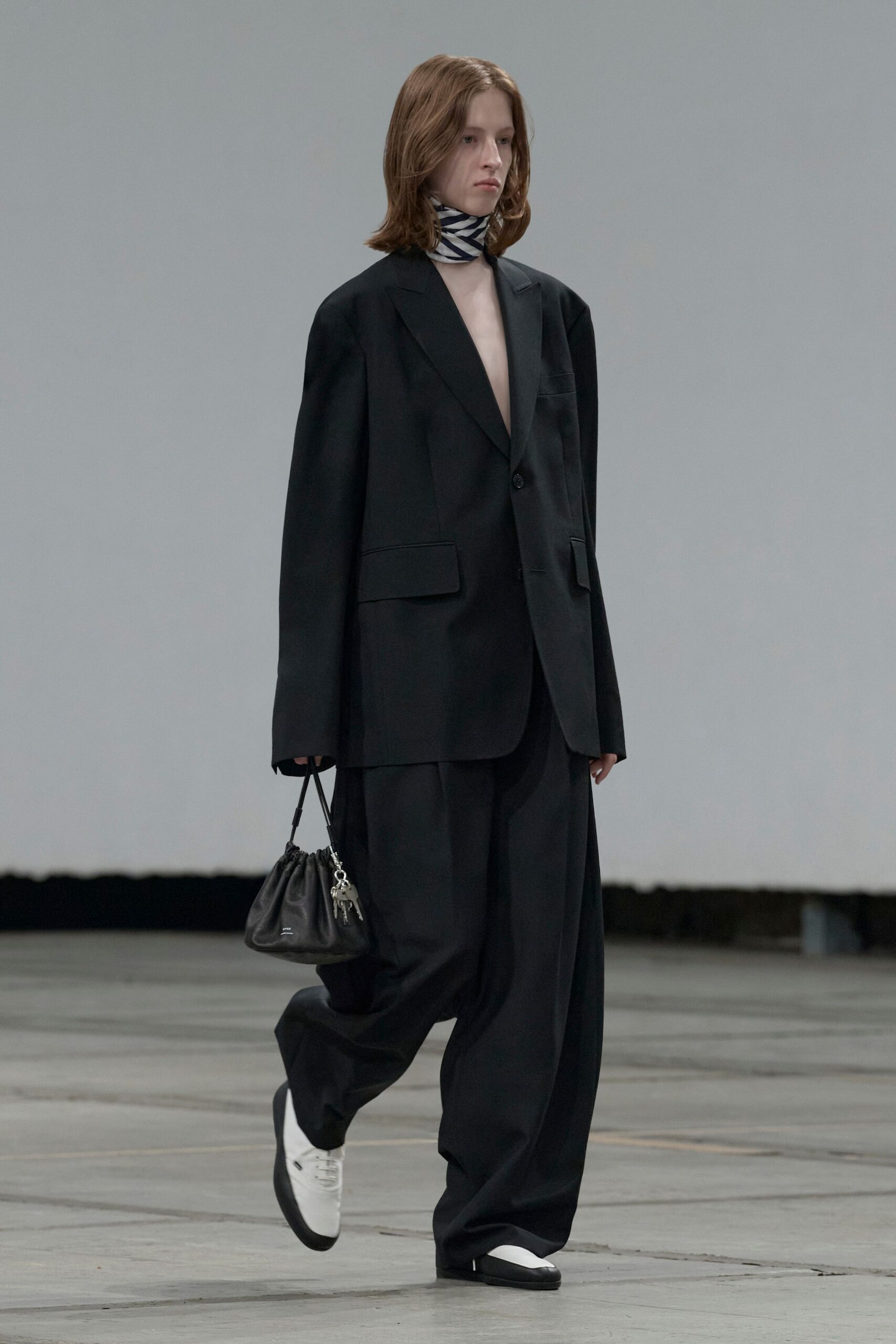 black unknown long-sleeve collared oversized buttoned pockets blazer