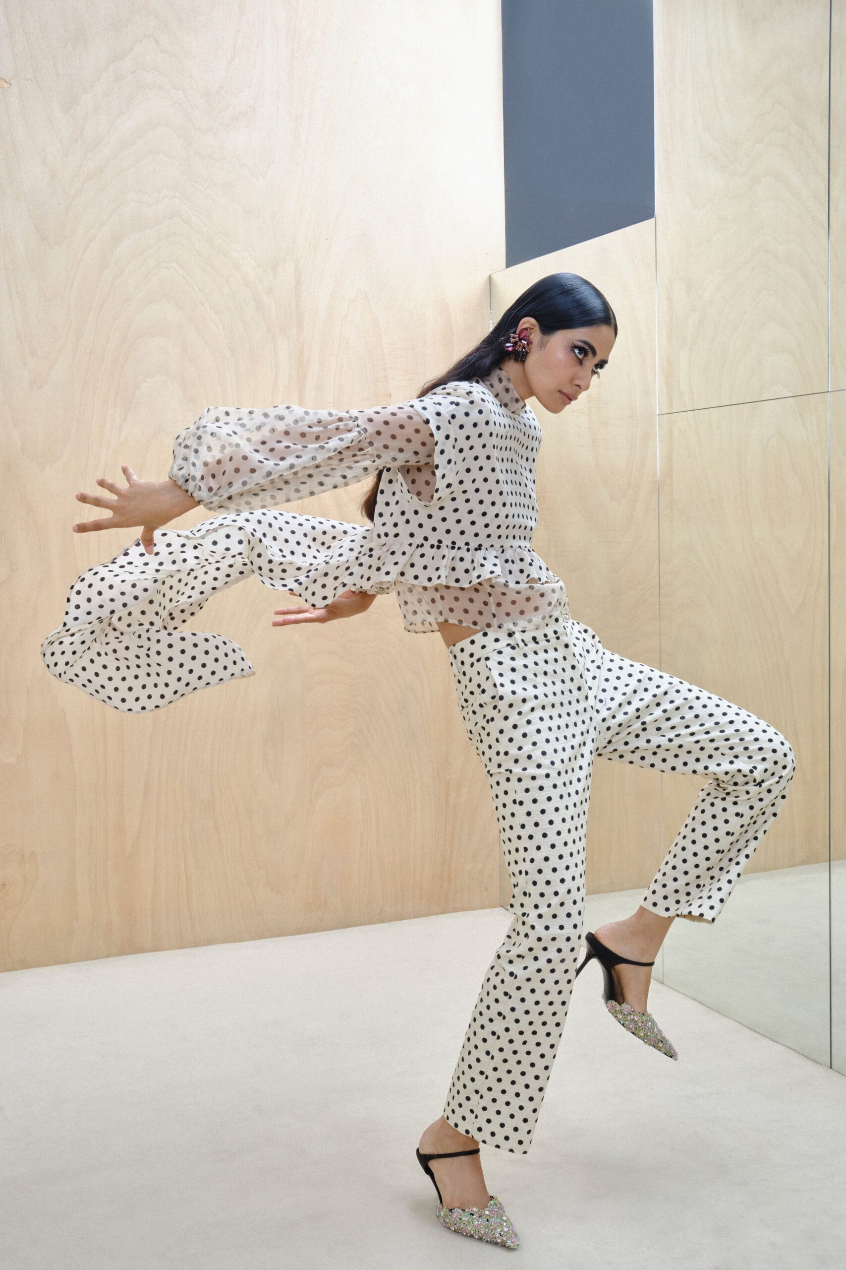 white chiffon long-sleeve high-neck polka-dot ruffled blouse