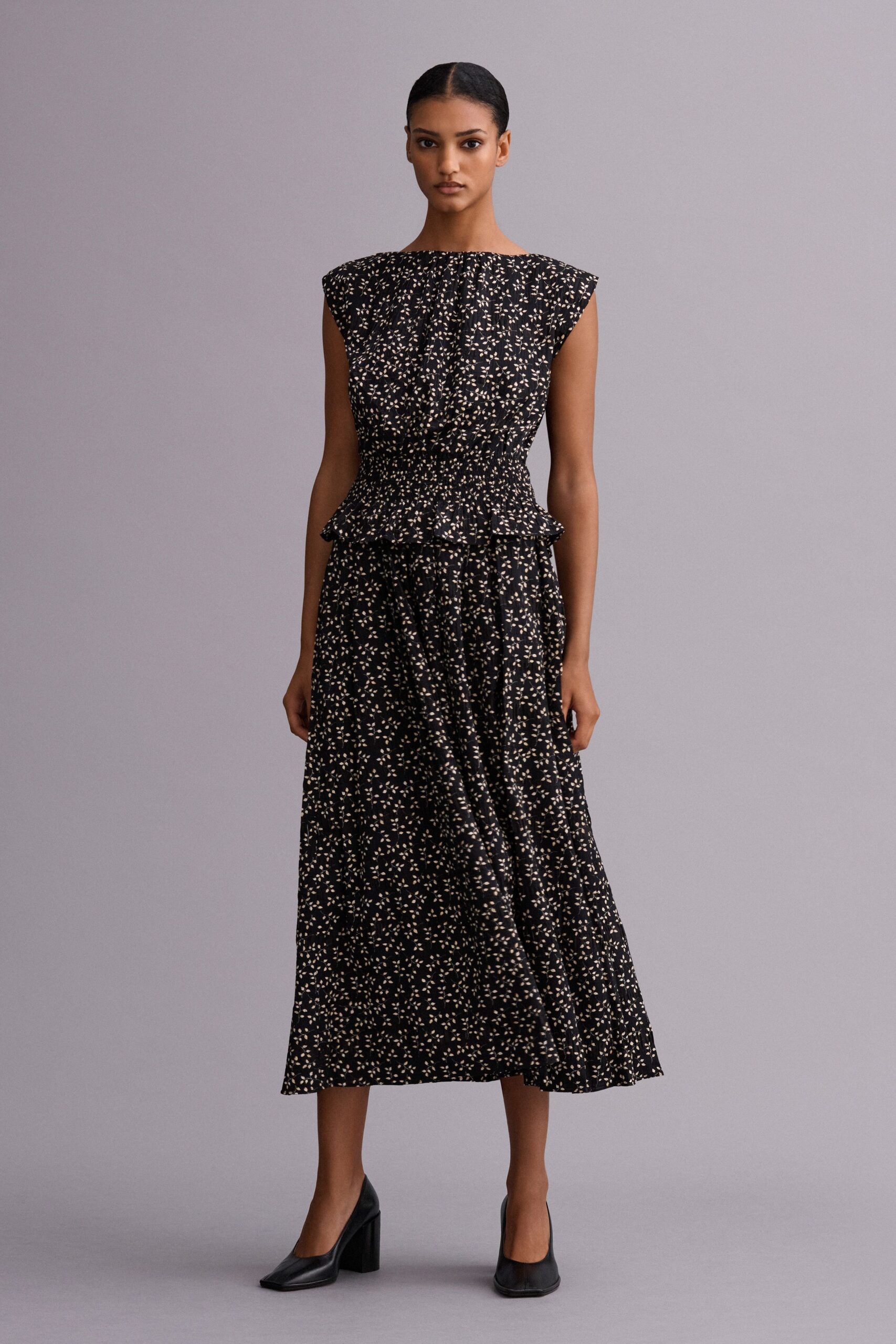 black unknown sleeveless high-neck printed ruffled flowing midi-dress