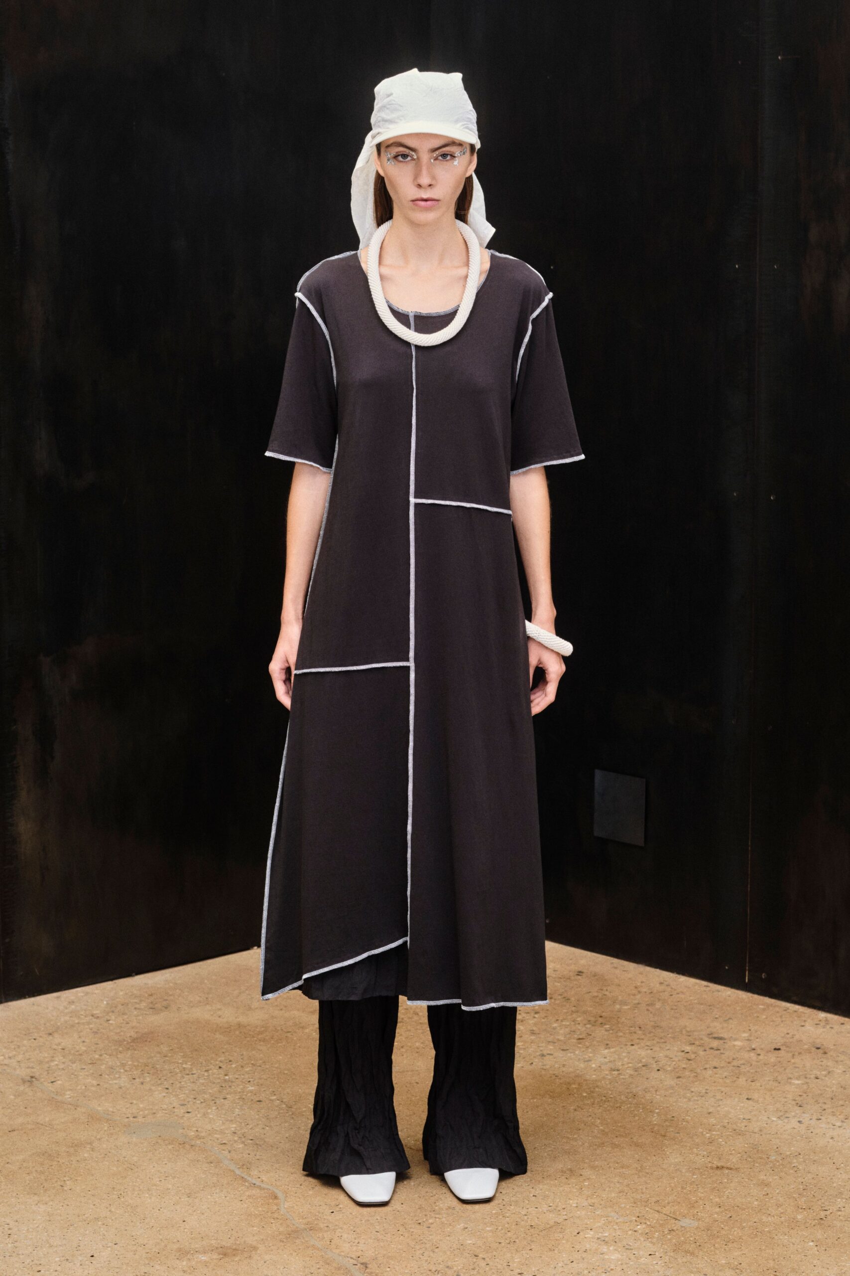 asymmetric contrast-seam maxi dress