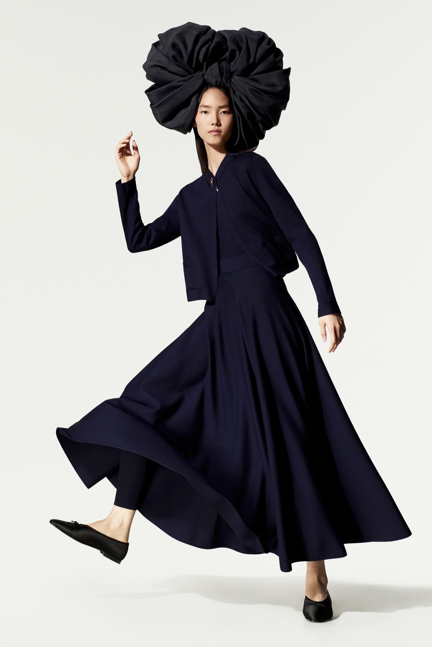 black unknown pleated a-line flowing maxi skirt