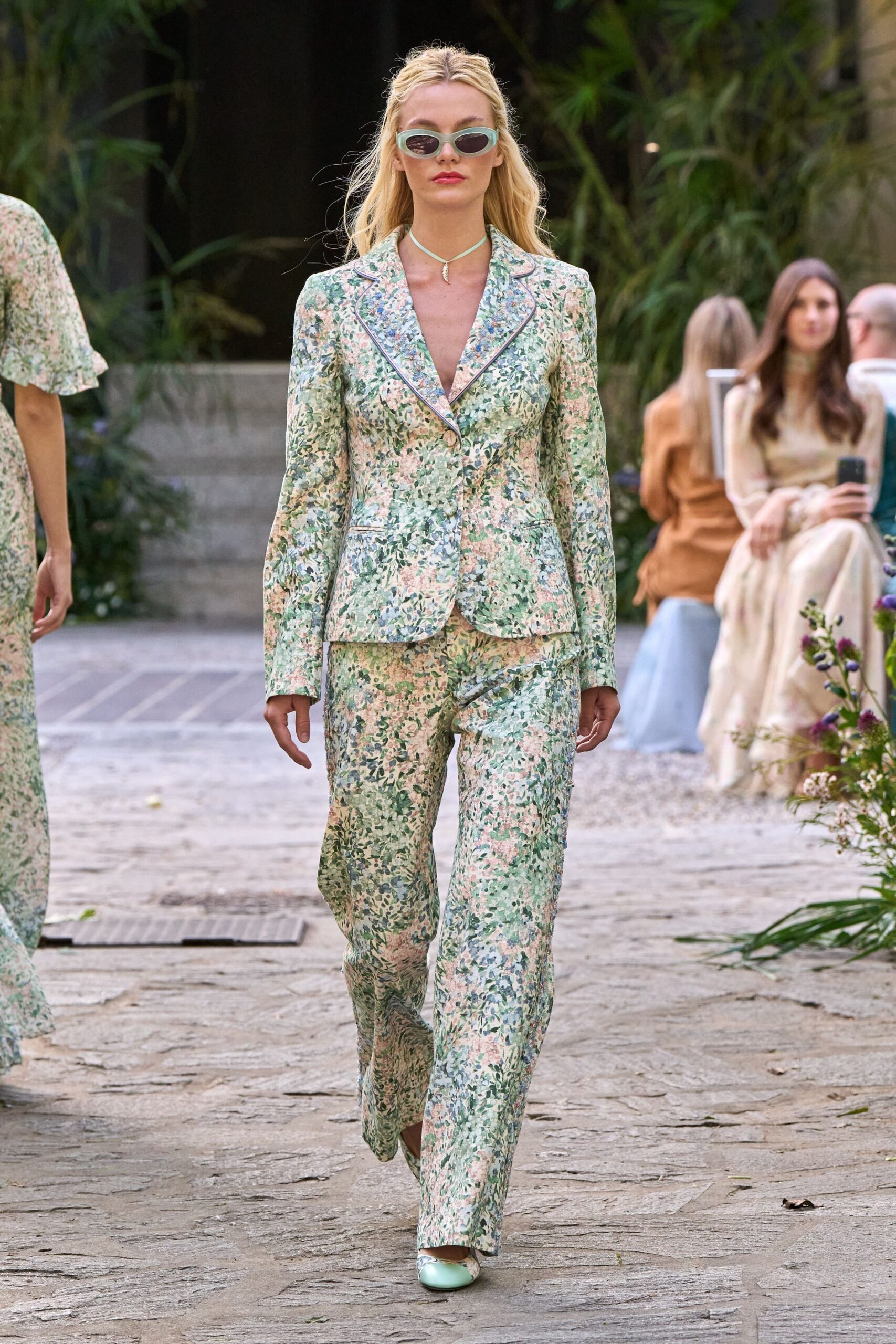 green unknown long-sleeve collared tailored floral buttoned blazer