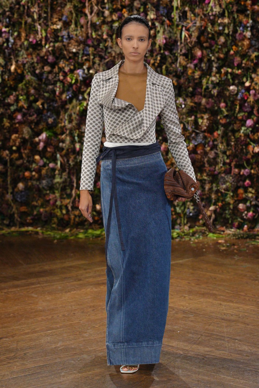white unknown long-sleeve collared fitted printed cropped jacket
