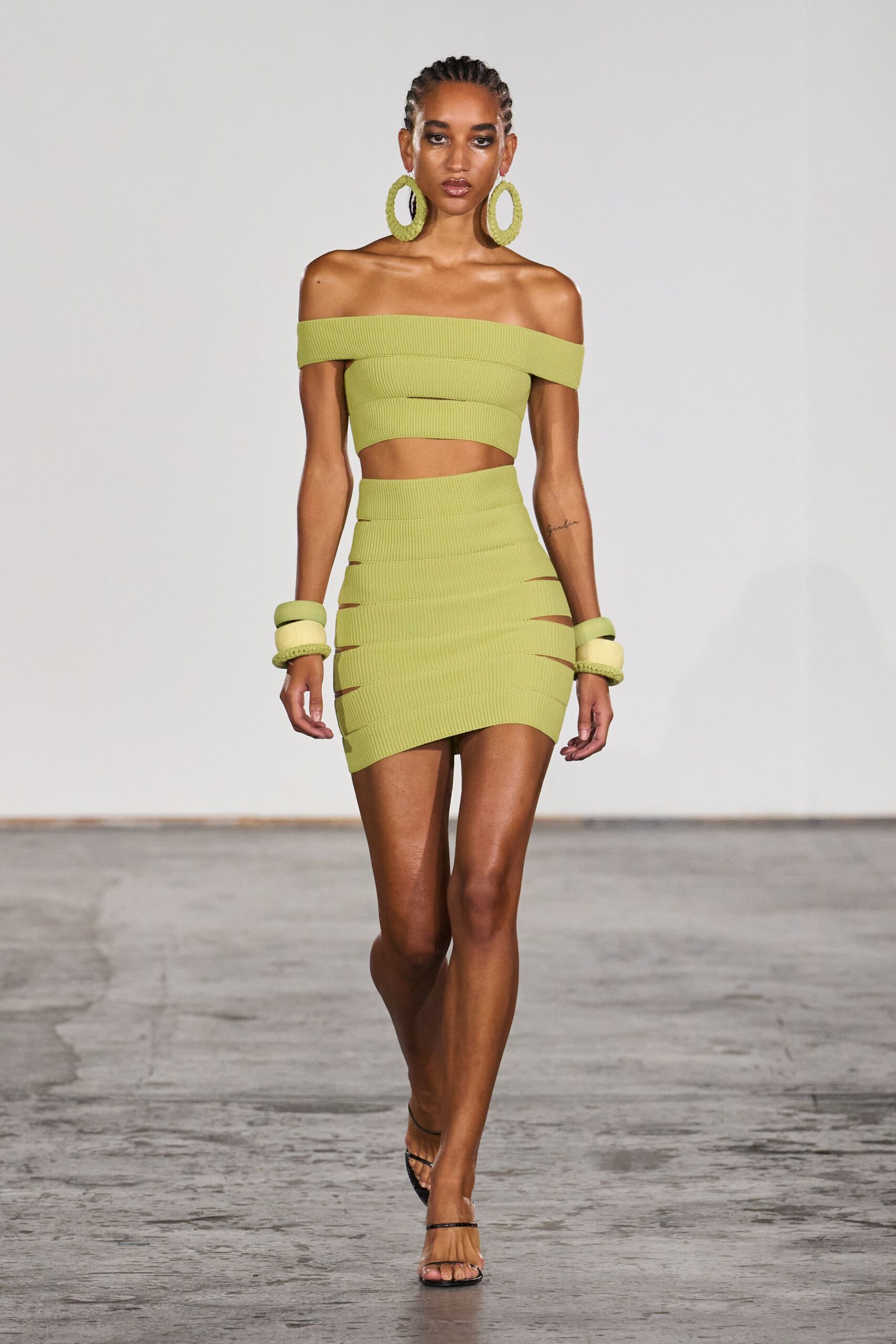 off-shoulder bandage knit co-ord
