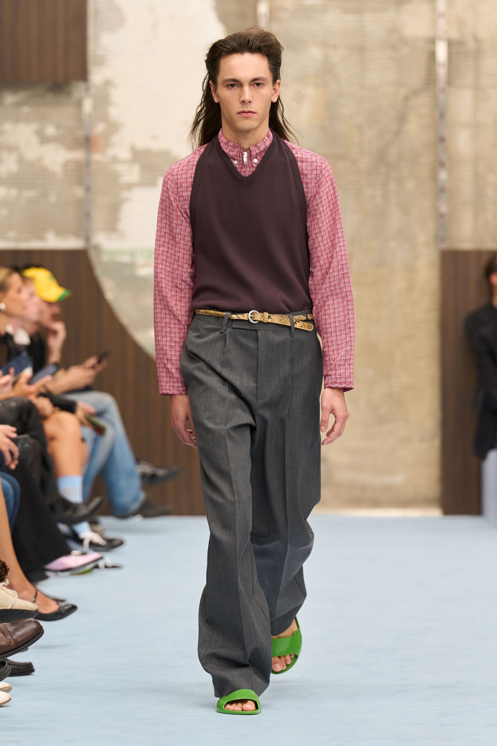 python belt with wide-leg trousers