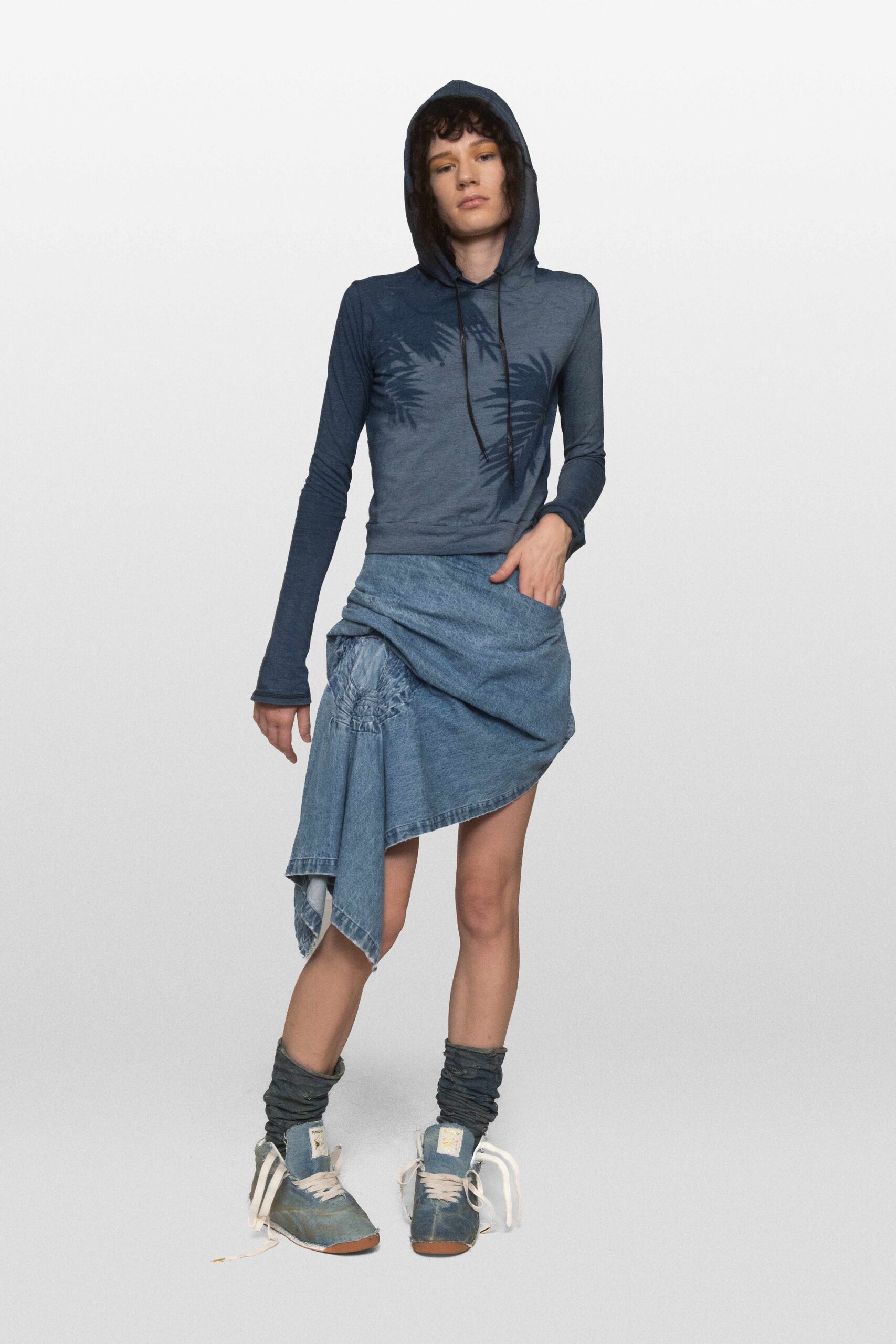 cropped hooded palm-print top