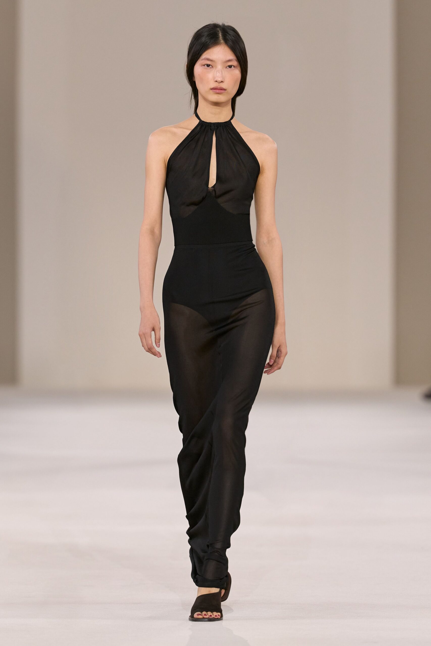 Max Mara Spring 2027 Ready-to-Wear Look 45