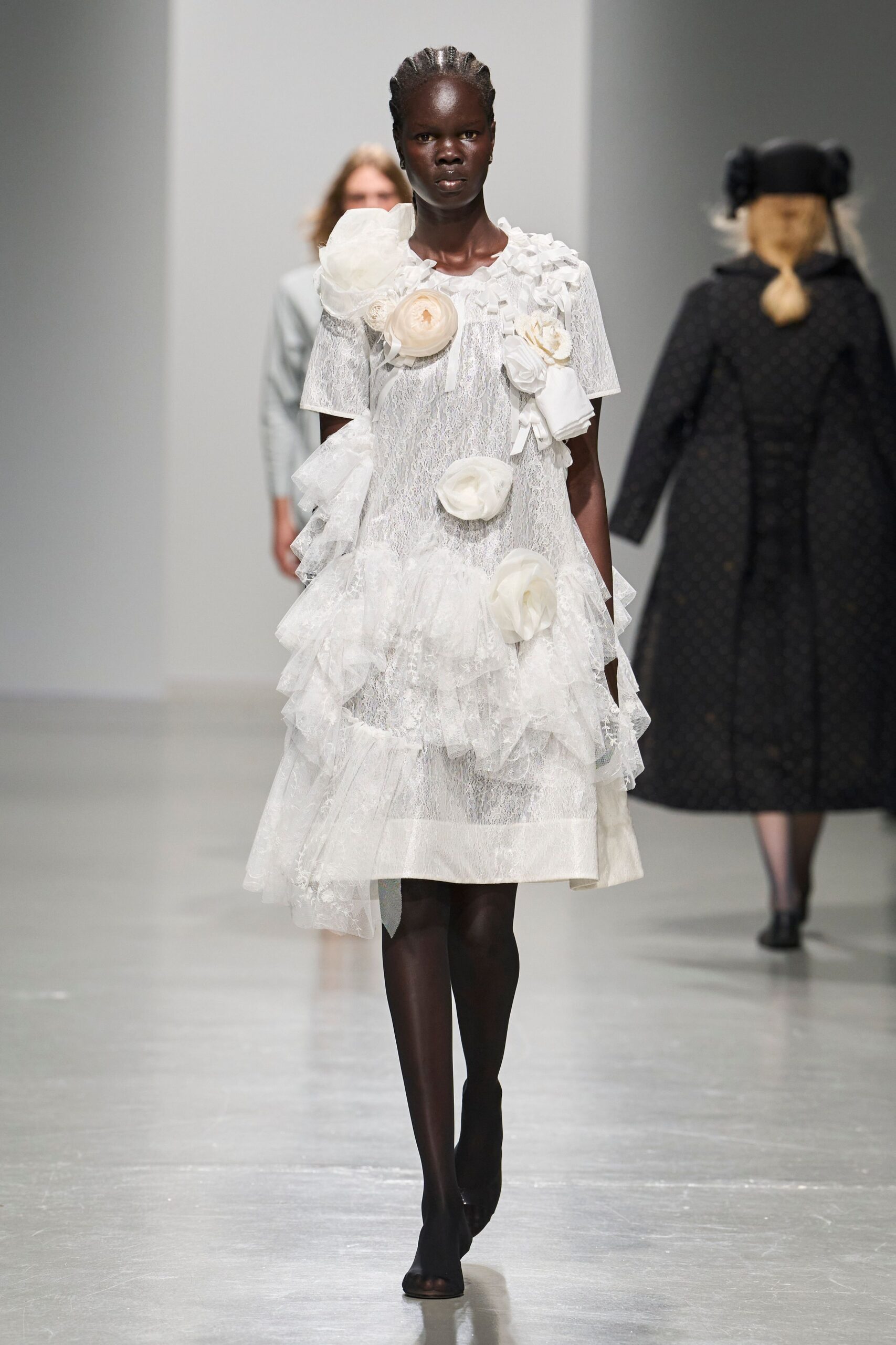 white rosette appliqué lace midi dress