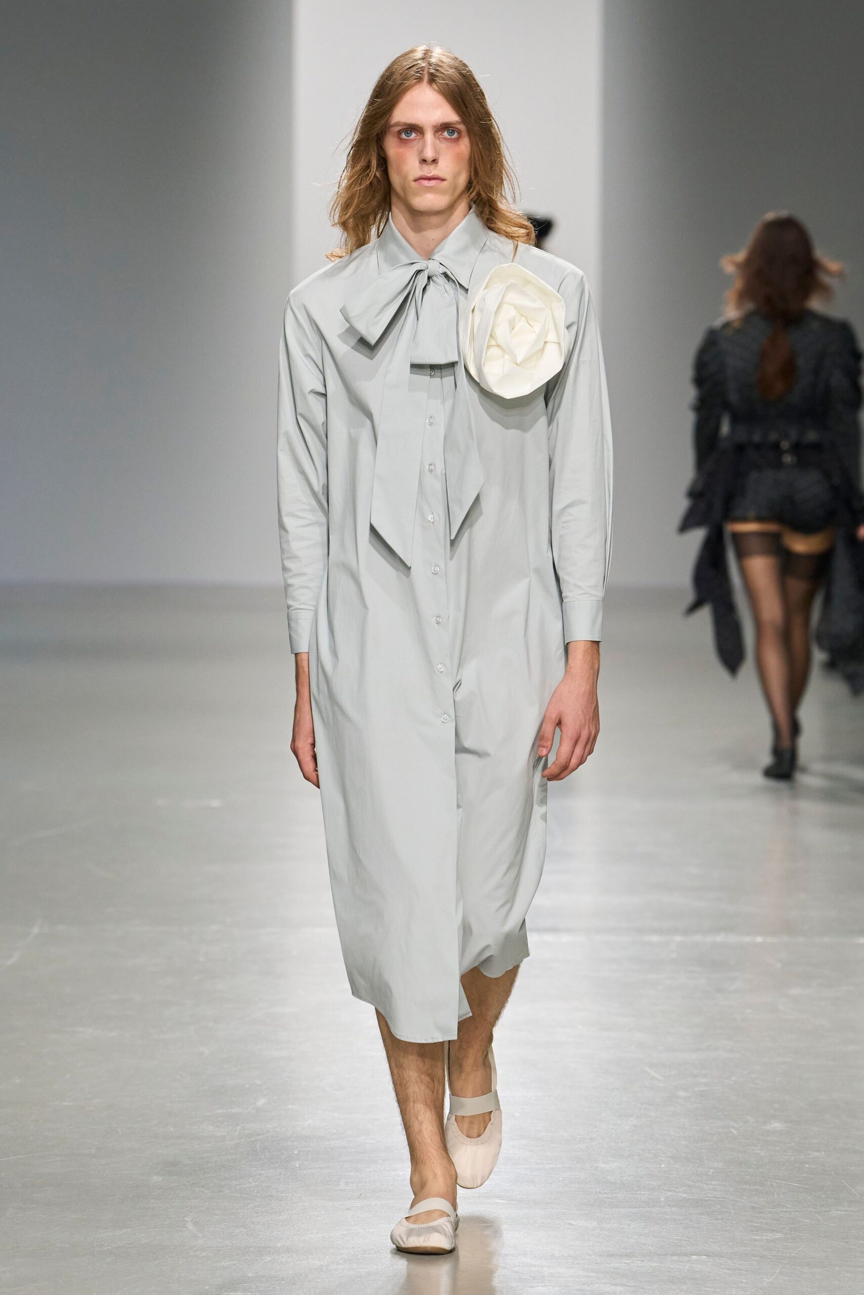 bow-neck shirt dress with corsage