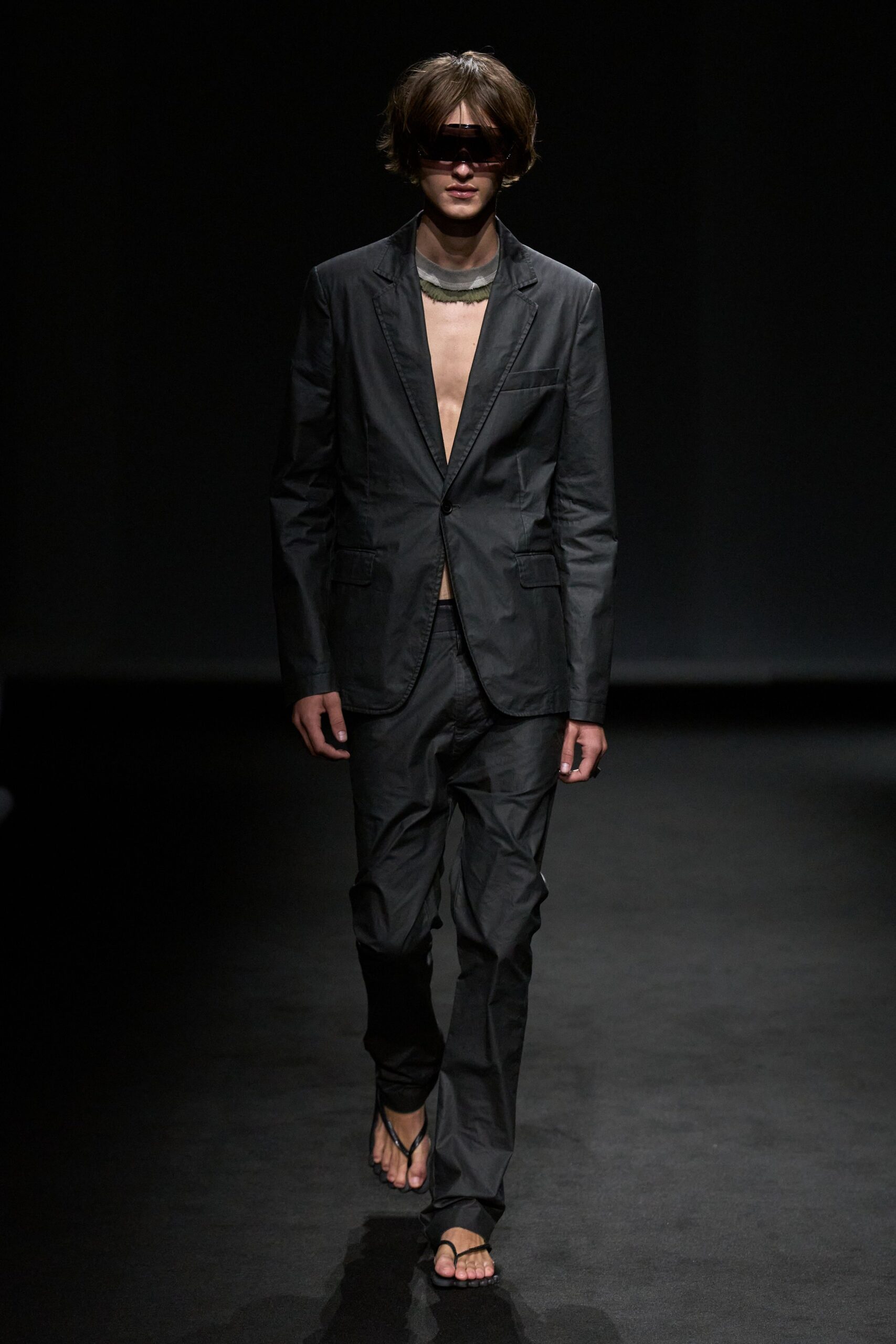deep V single-breasted blazer