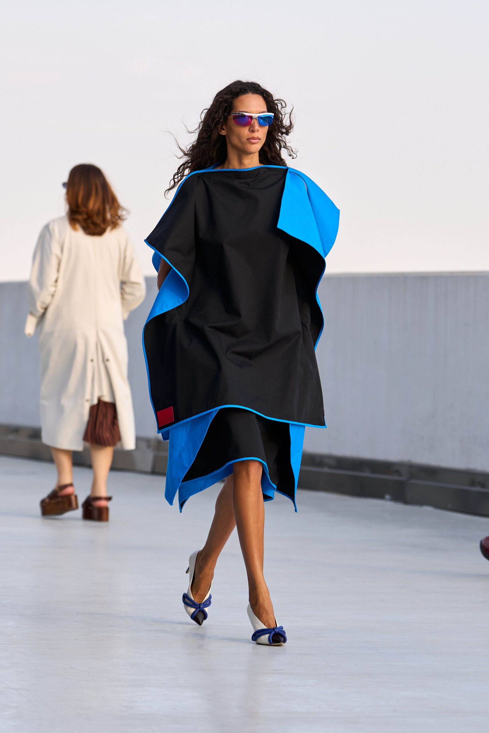 black unknown high-neck asymmetric color-blocked draped flowing dress