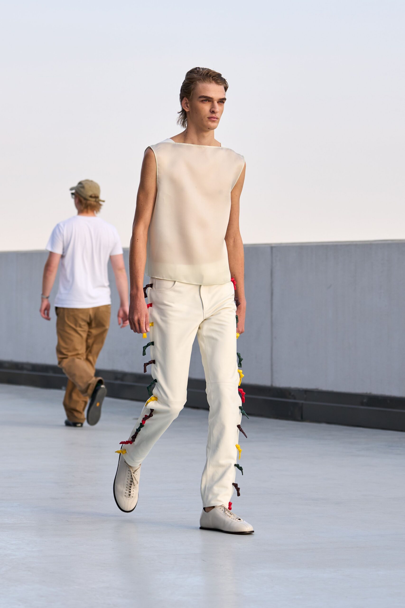 ivory unknown sleeveless boat-neck relaxed flowing cropped top