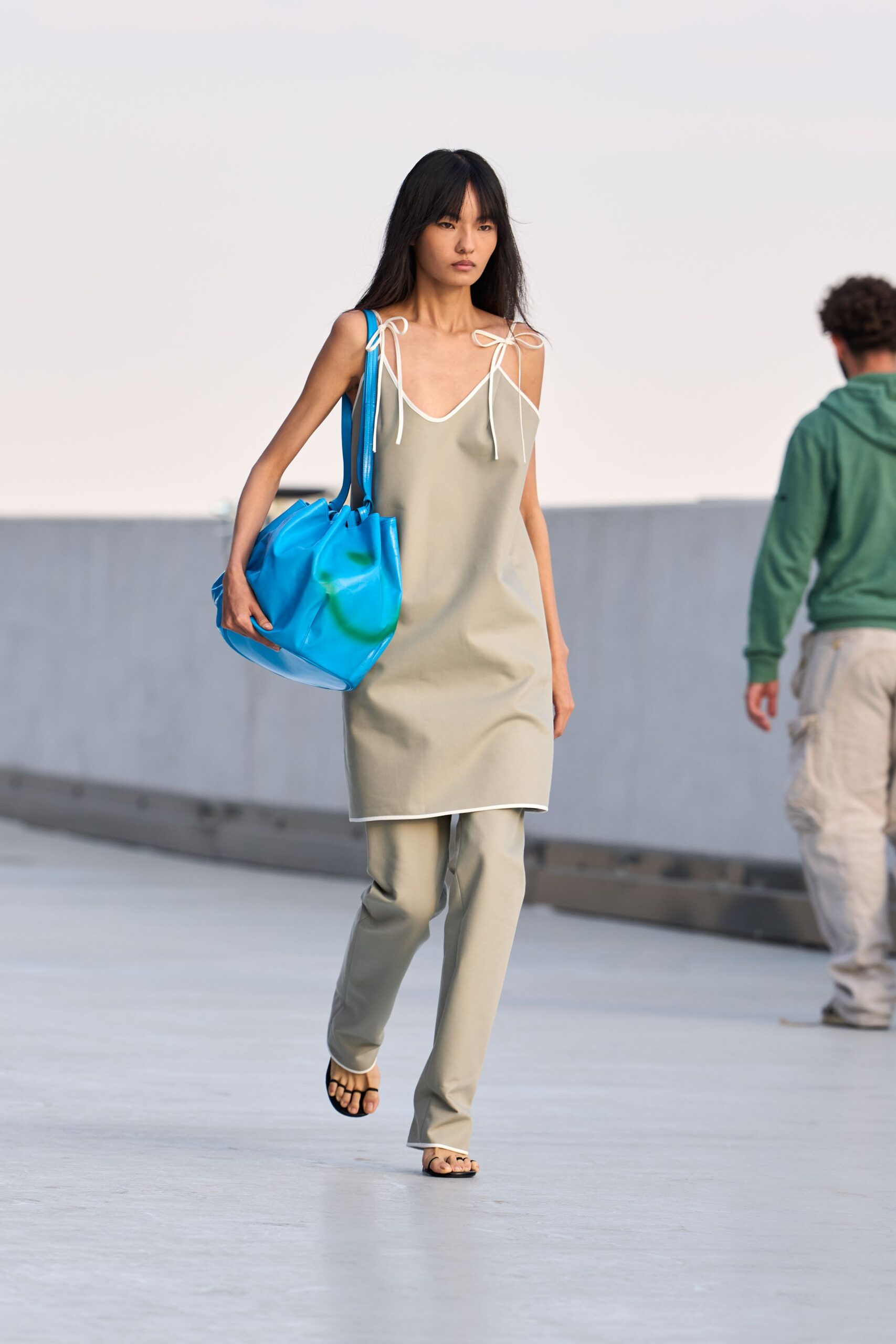 beige unknown sleeveless v-neck relaxed bow top
