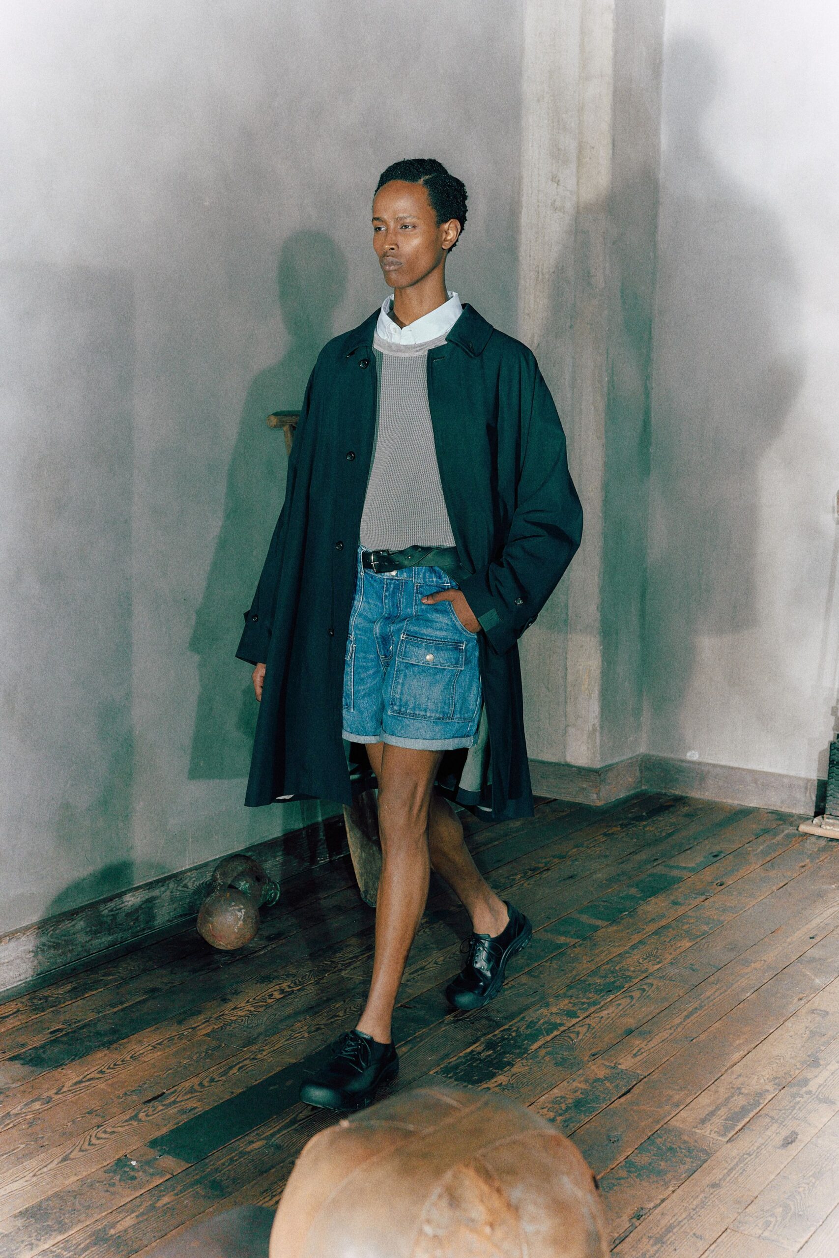 blue denim cargo pockets short shorts